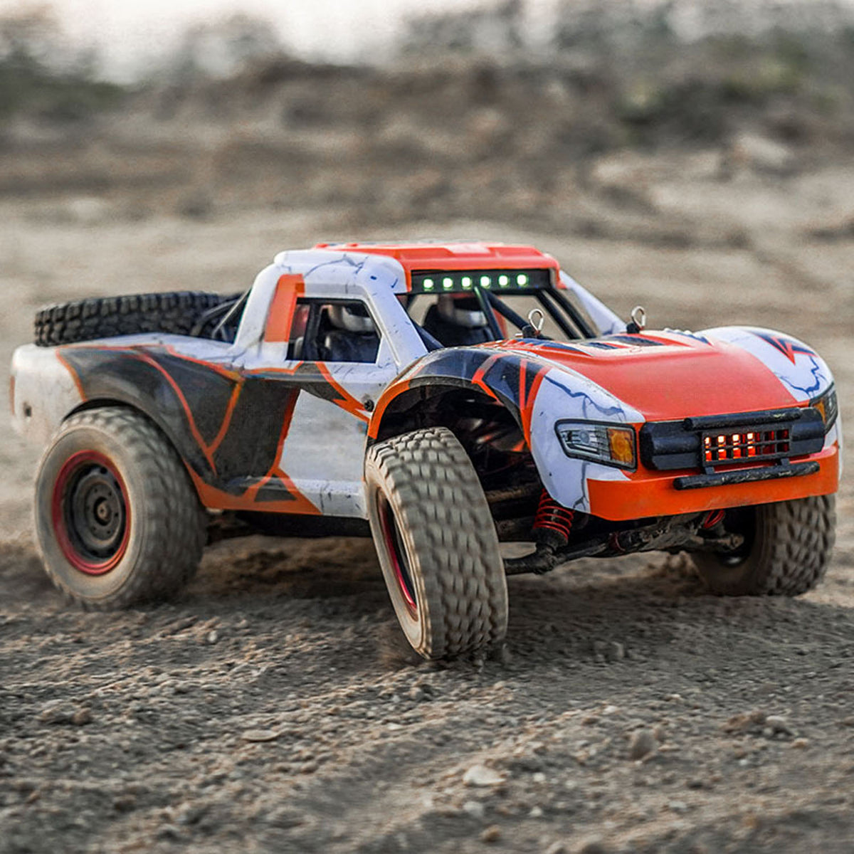 1/14 2,4G RC Hochgeschwindigkeits-Geländewagen 70KM/H Drahtlose Steuerung 4WD Auto Q130B Bürstenloser Motor Servo Batterie LED Lichter RTR