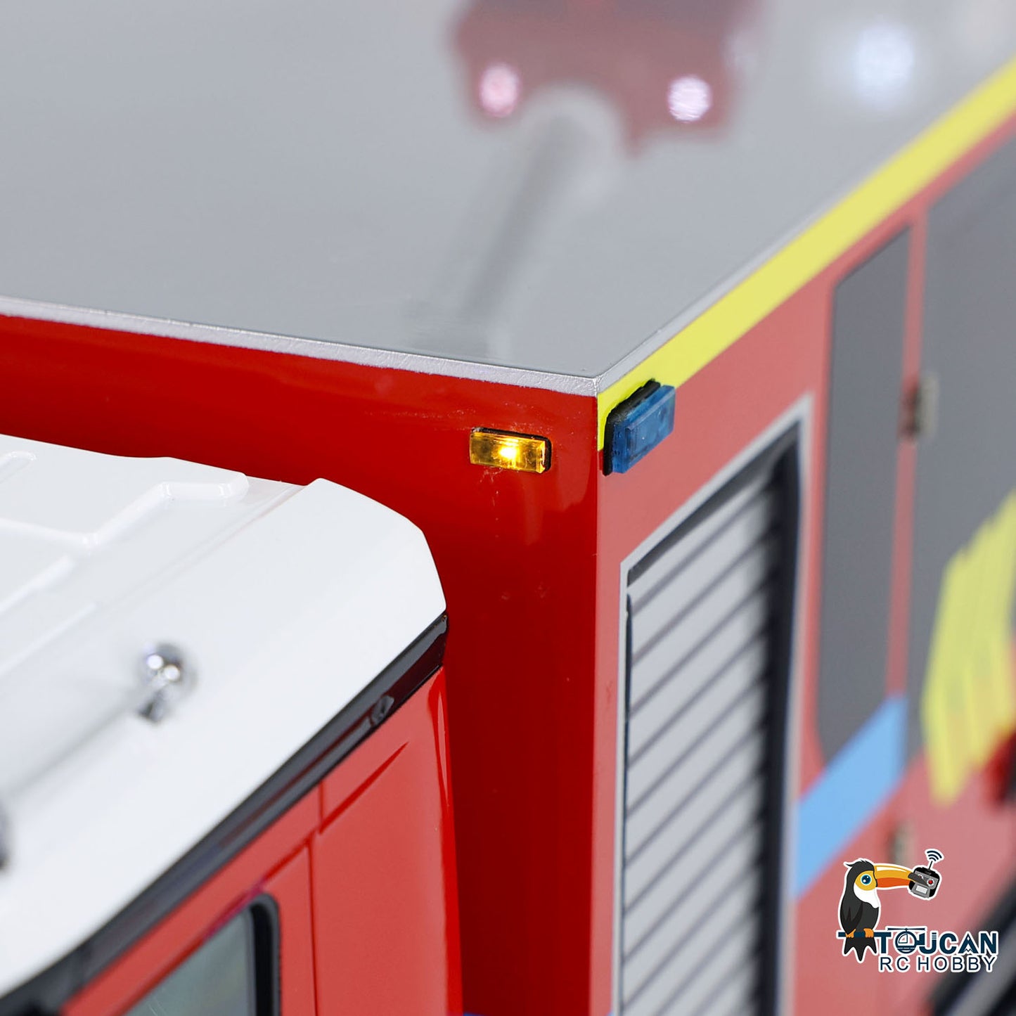 1/14 RC Feuerwehrauto 8x8 Funkgesteuertes Feuerwehrauto mit Licht und Sound Metallchassis 3-Gang-Getriebe Beleuchtungs- und Soundsystem