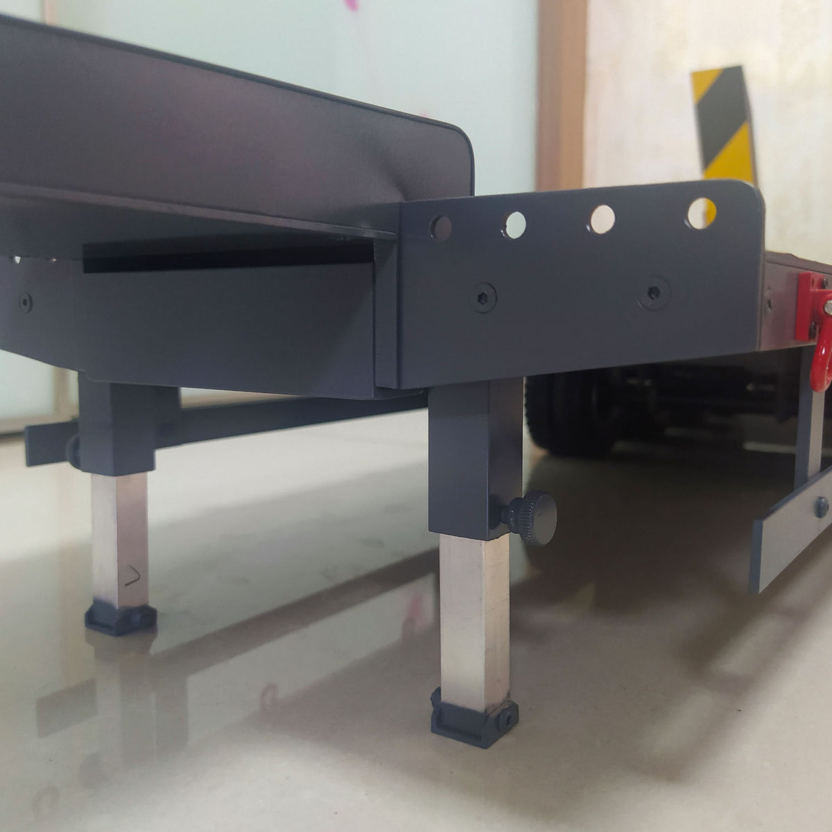 Metall-Sattelauflieger 4-Achs-Anhänger für 1/14 RC-Sattelzugmaschine Fernbedienung Auto Hobby Modell DIY Spielzeug Zubehör montiert lackiert