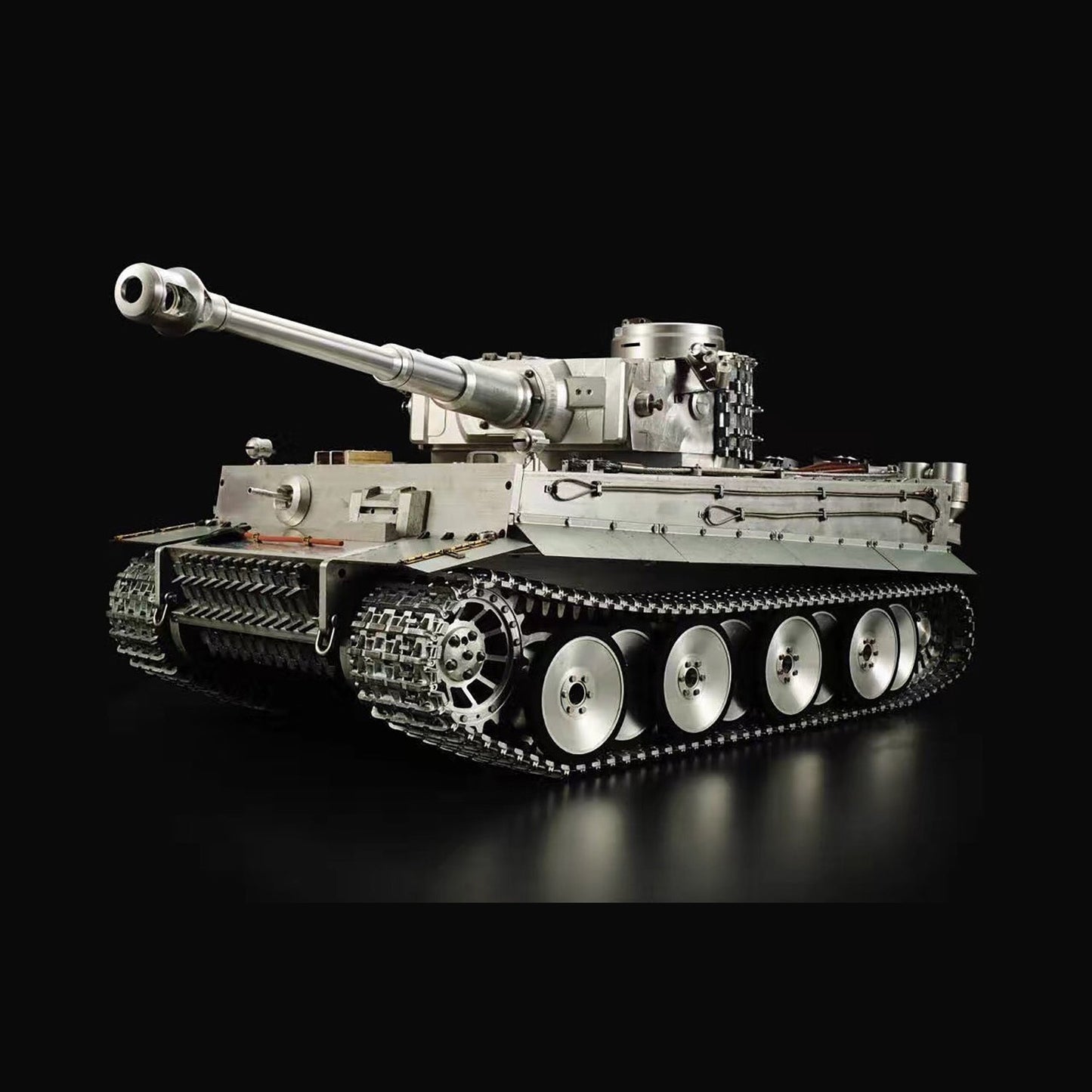 Henglong 1/6 Full Metal German Tiger I RTR RC Tank 3818 with Barrel Recoil 360 Degrees Turret BB Unit Infrared Combat Smoke