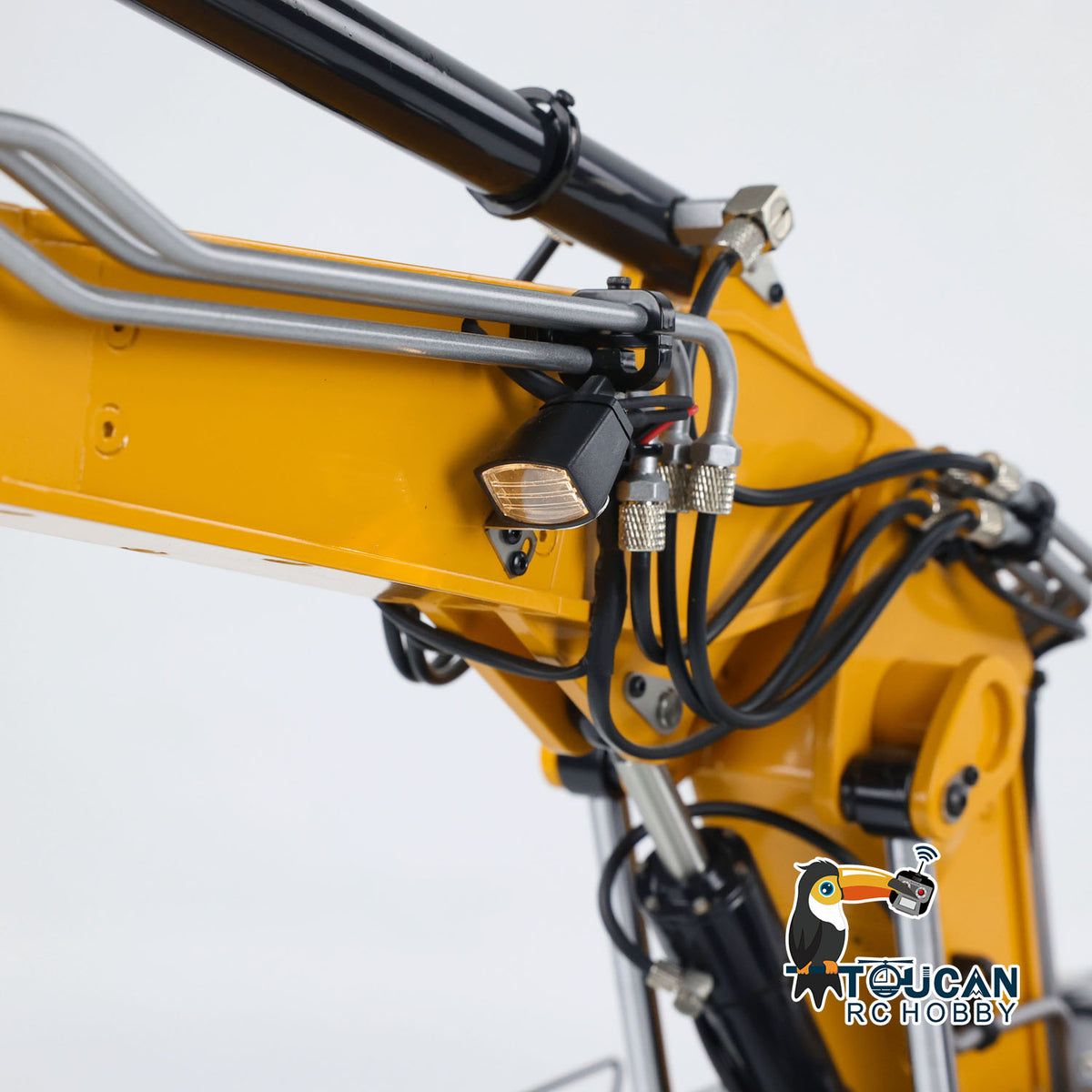 MTM 946-3 Metal 1/14 Excavator Hydraulic Crawler with 6-Way Valve and 4MPa Pump including T12D Radio and Clamshell Bucket with Ripper and 2 Extra Buckets without Battery