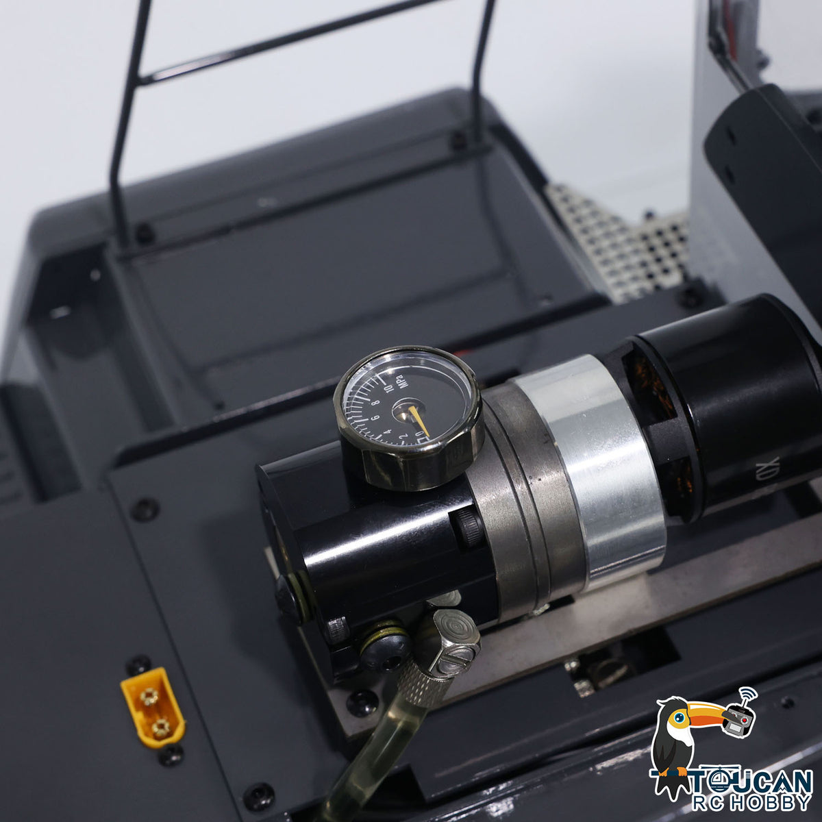 13. 1/14 RC Hydraulic Machinery RD-580 4-Way Directional Valve Closeup View  
