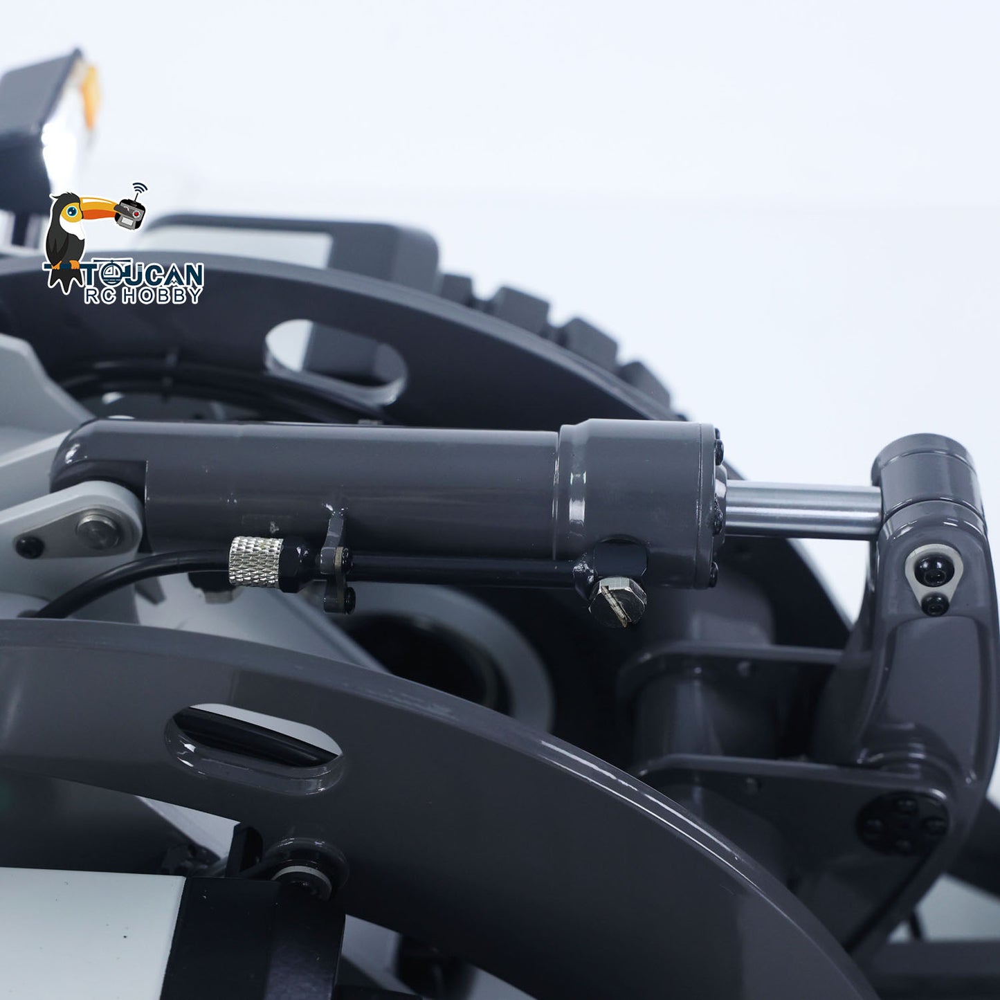 MTM E260L Metal 1/14 Loader Hydraulic Ready to Operate with 2-Speed Transmission and Differential Lock Axles featuring ST8 Transmitter and Sound System White No Battery