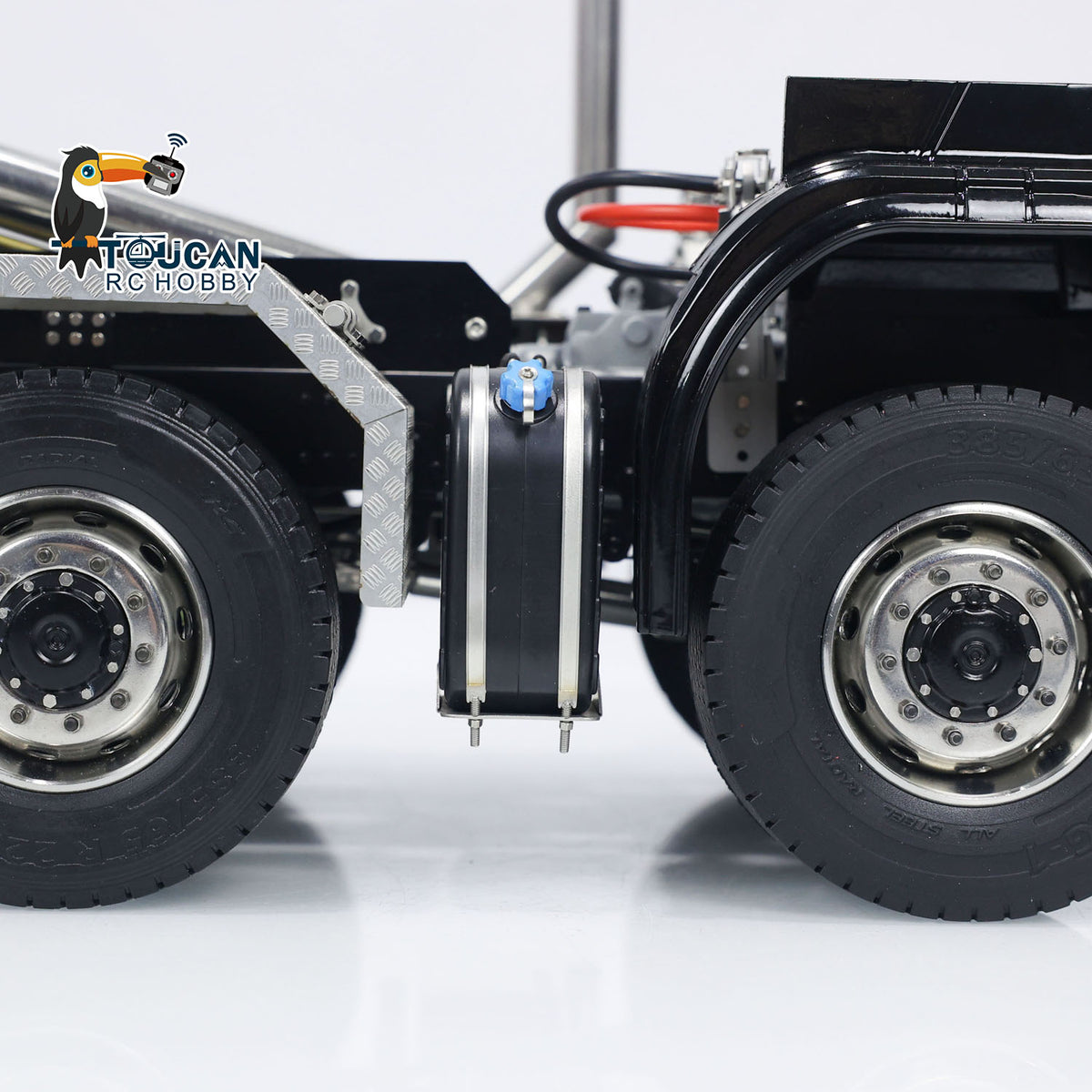 18. 1/14 TH-X SC-G88 8x8 Roll-Off with Hydraulic Pump and Reservoir Blue Closeup

