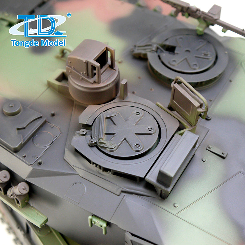 Tongde 1/16 Deutscher Leopard2A7 RC Panzer Metallketten mit IR und BB Kampfpanzer 320 Grad Rotation Modell Laufrückstoß