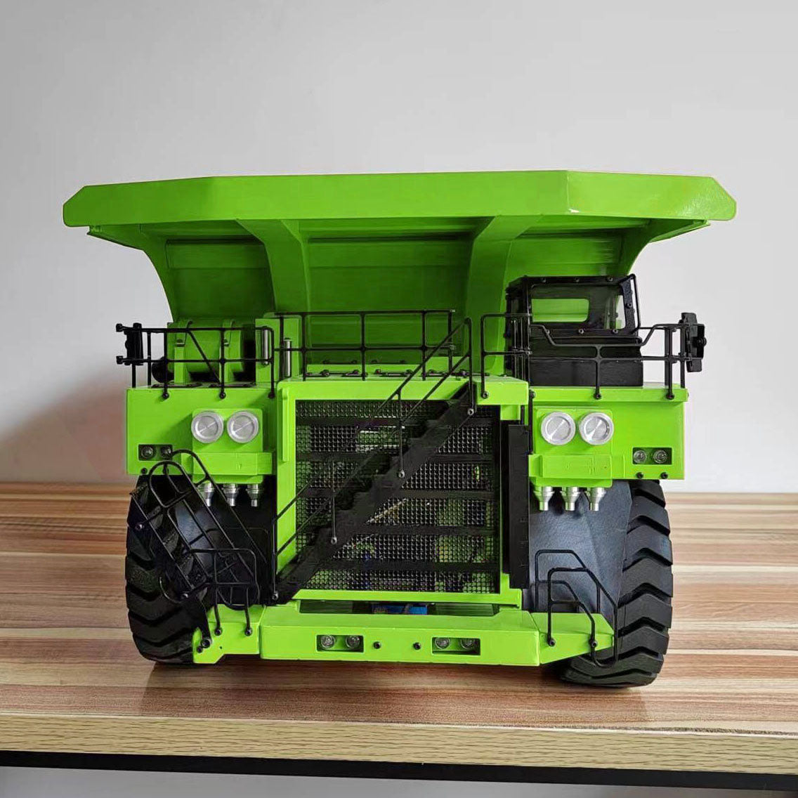 1/20 Maßstab 793D Grün Metall RC Hydraulisches Bergbauauto Fernbedienung Dumper Kipper LKW Modelle W/Radio Licht Motor ESC