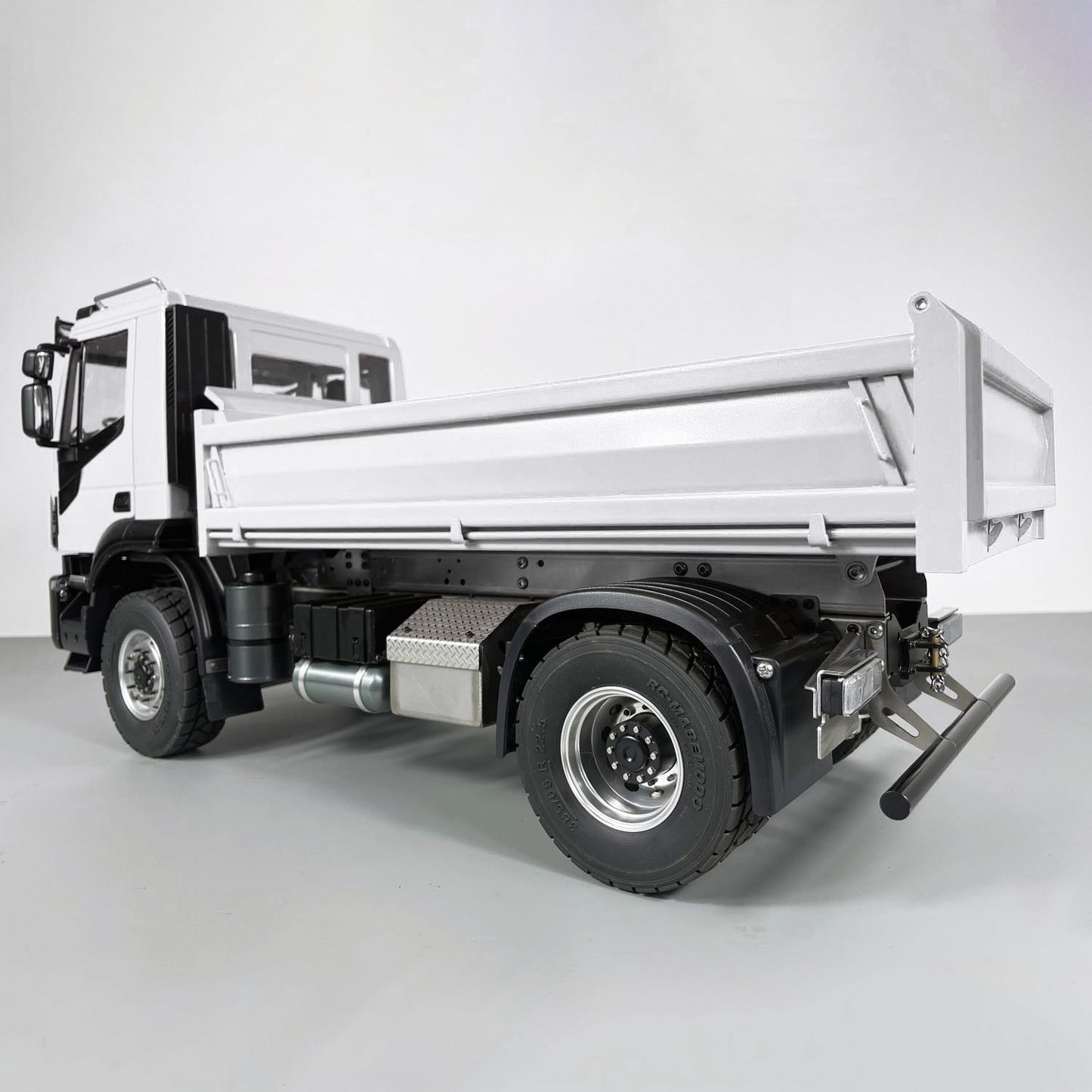 MD 1/14 4x2 RC Hydraulic Tipper Truck 2-Speed Gearbox FlySky ST8 Remote Control Motor Differential Lock Model for Sales