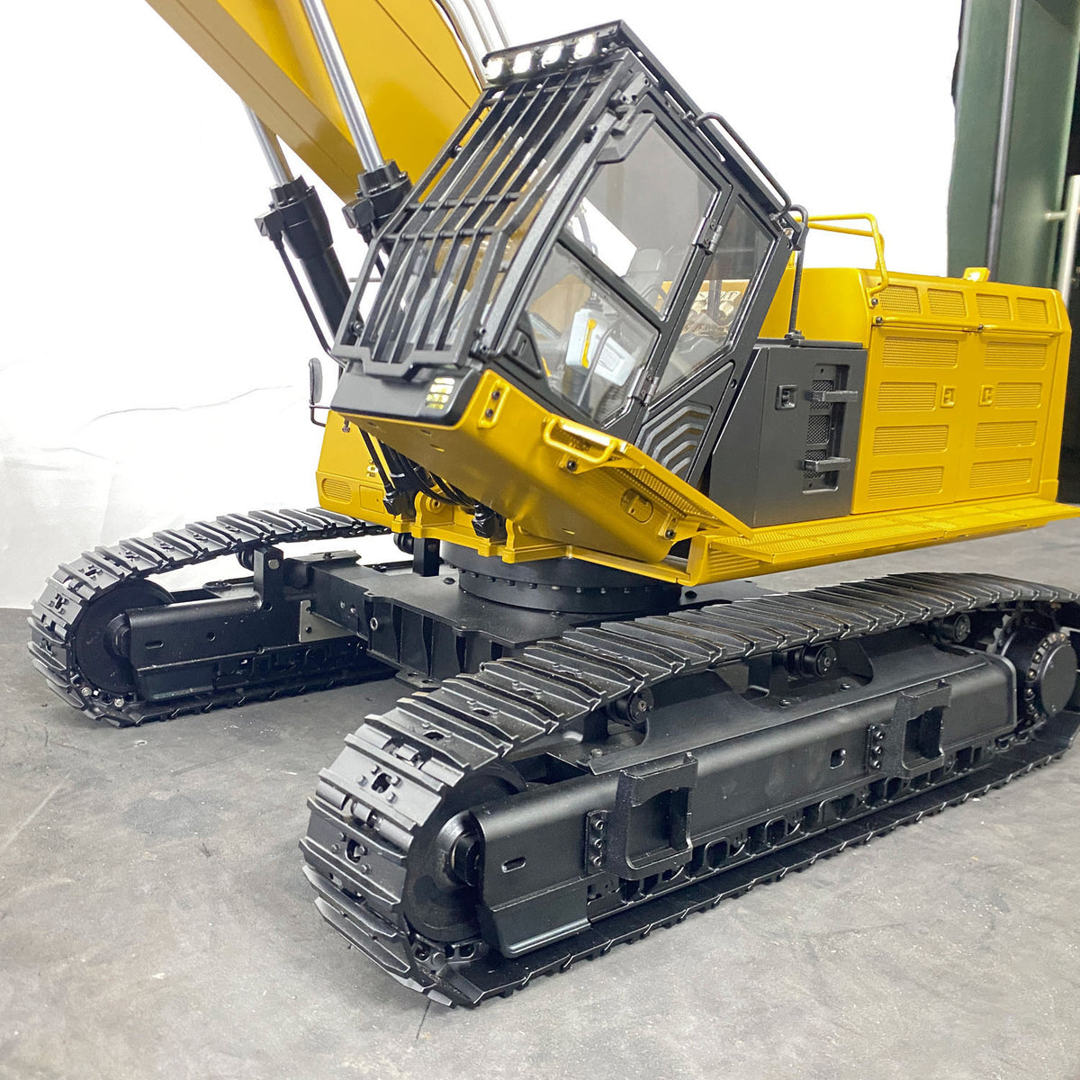 1/14 RC Hydraulischer Abbruchbagger 374 UHD 4-armig PL18EV Funkgesteuerter Bagger 2-teiliger Abbruchausleger und Verlängerungsarme