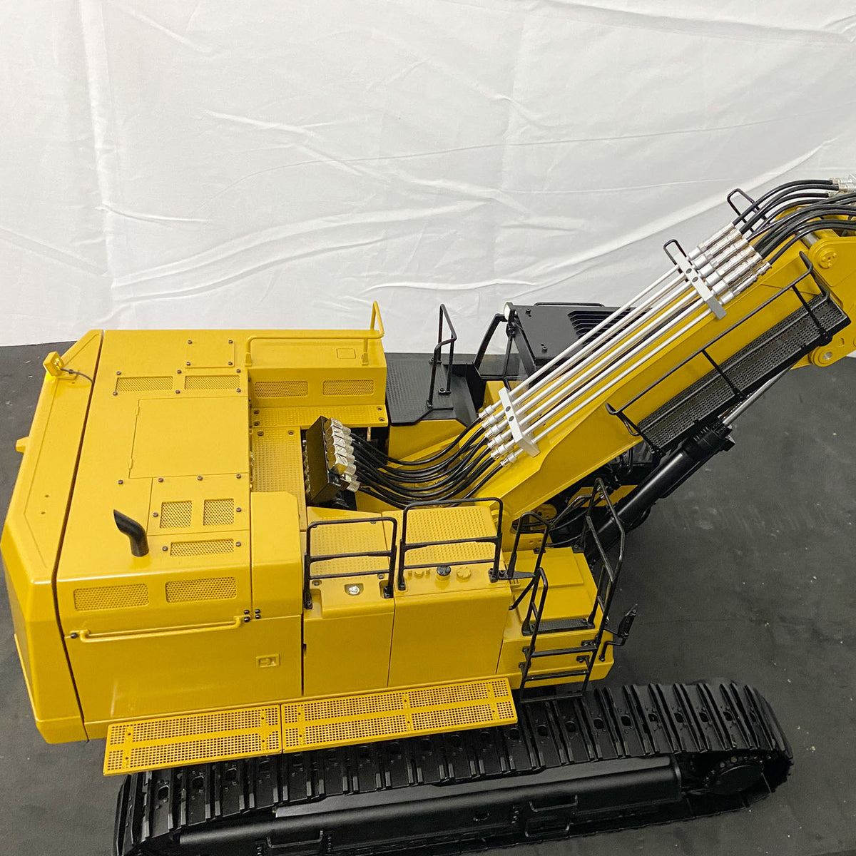 1/14 RC Hydraulischer Abbruchbagger 374 UHD 4-armig PL18EV Funkgesteuerter Bagger 2-teiliger Abbruchausleger und Verlängerungsarme