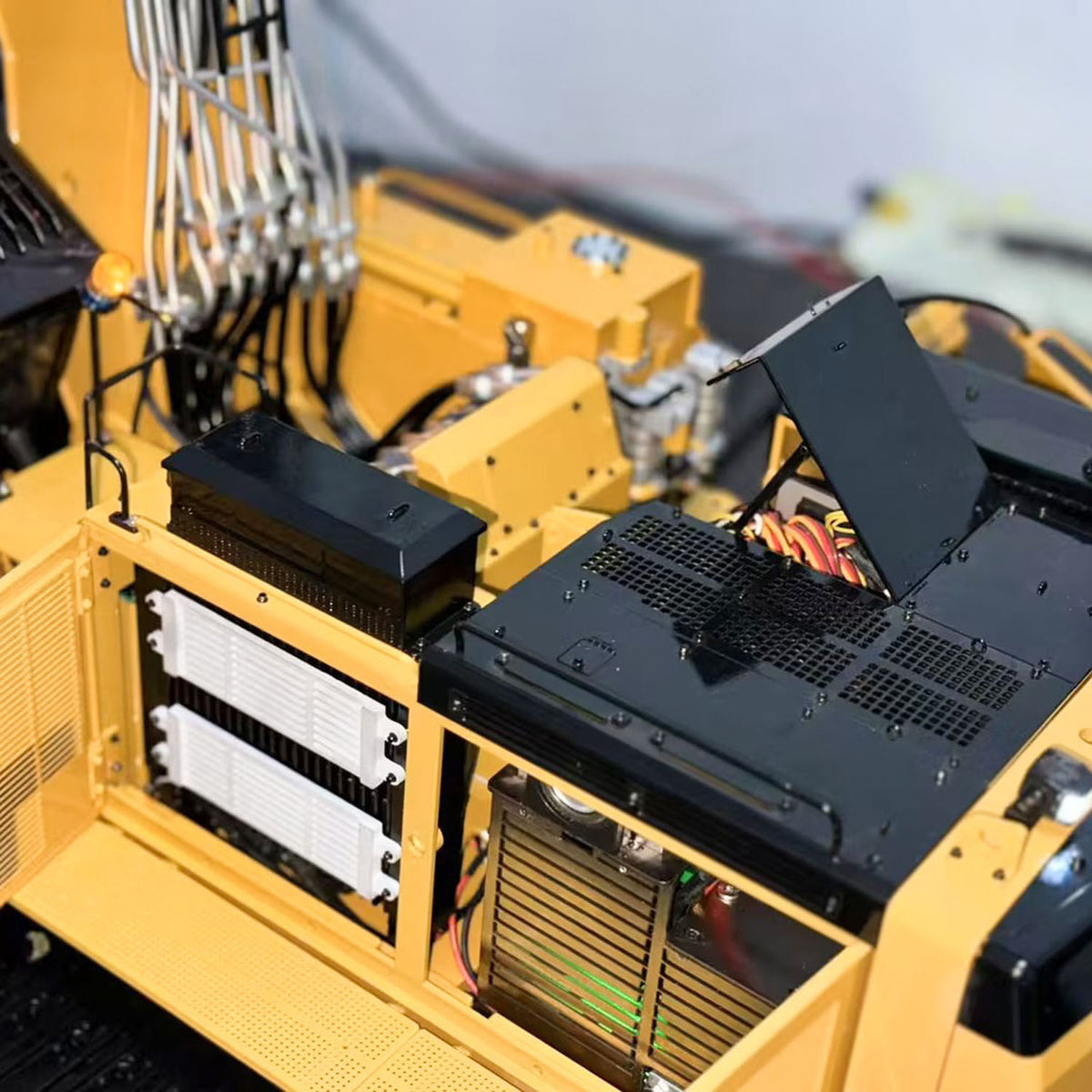 TOUCAN RC HOBBY 1/14 Metal Remote Control Hydraulic Tracked Excavator 385CF RC Digger Brushless Motor Light System Flysky PL18EV LITE Radio