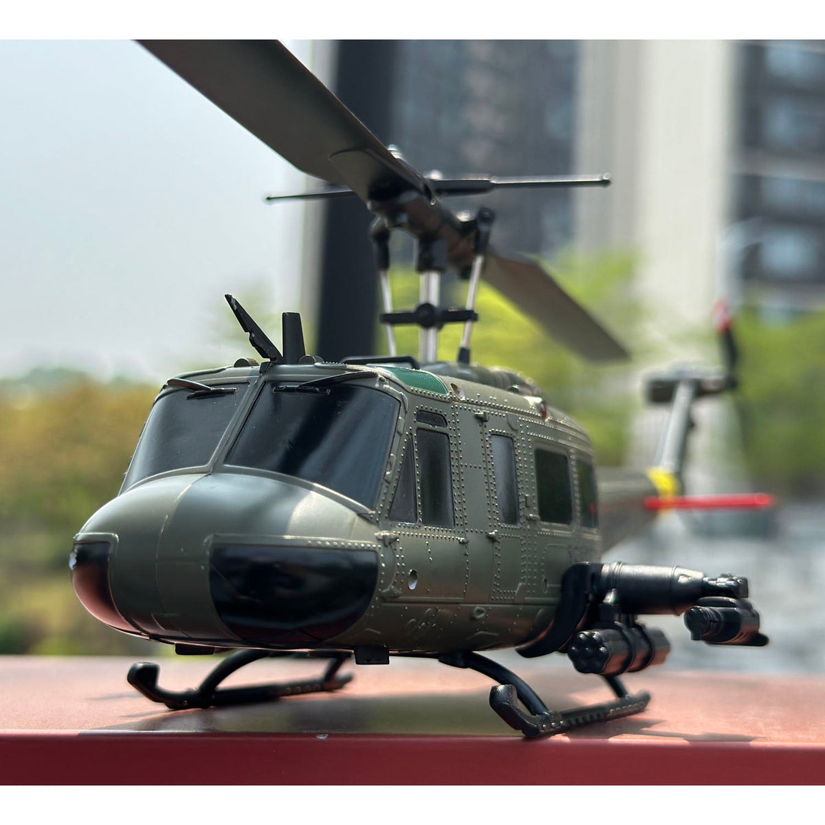 1/48 RC-Simulationshubschraubermodell C032 UH-1 Fernbedienungs-Stuntflugzeug Ein-Klick-3D-Flip Optische Flusspositionierung Geschenkspielzeug