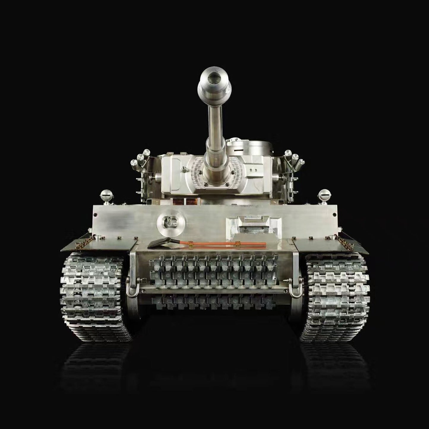 Henglong 1/6 Full Metal German Tiger I RTR RC Tank 3818 with Barrel Recoil 360 Degrees Turret BB Unit Infrared Combat Smoke