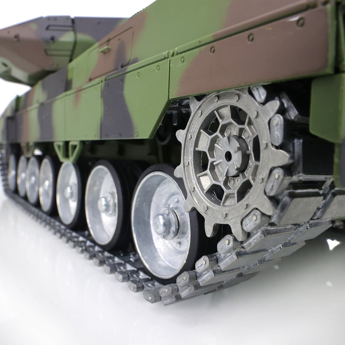 Henglong 1/16 TK7.0 German Leopard2A6 RTR RC Tank Model 3889 IR BB Smoke Barrel Recoil 360 Degrees Turret Metal Tracks Sprockets Idlers Road Wheels Gearbox
