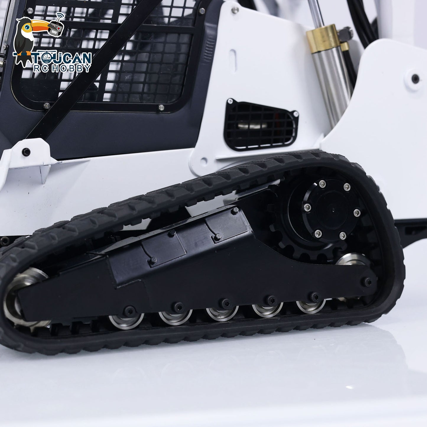 TOUCAN RC HOBBY 1/14 RC Hydraulic Skid-Steer Tracked Loader SM770 Remote Control Car Light Sound