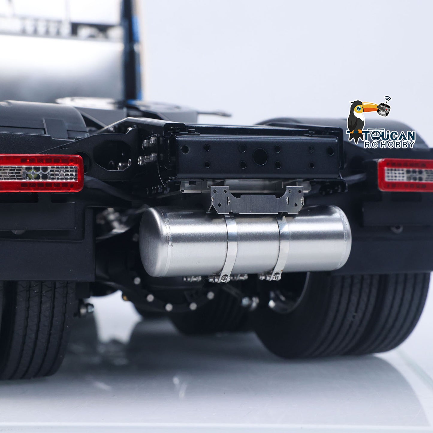 8x8 1/14 Remote Control Tractor Truck 56360 TOUCAN 2Speed Gearbox Light System Sounds Smoke Unit Axle Locks Flysky Radio