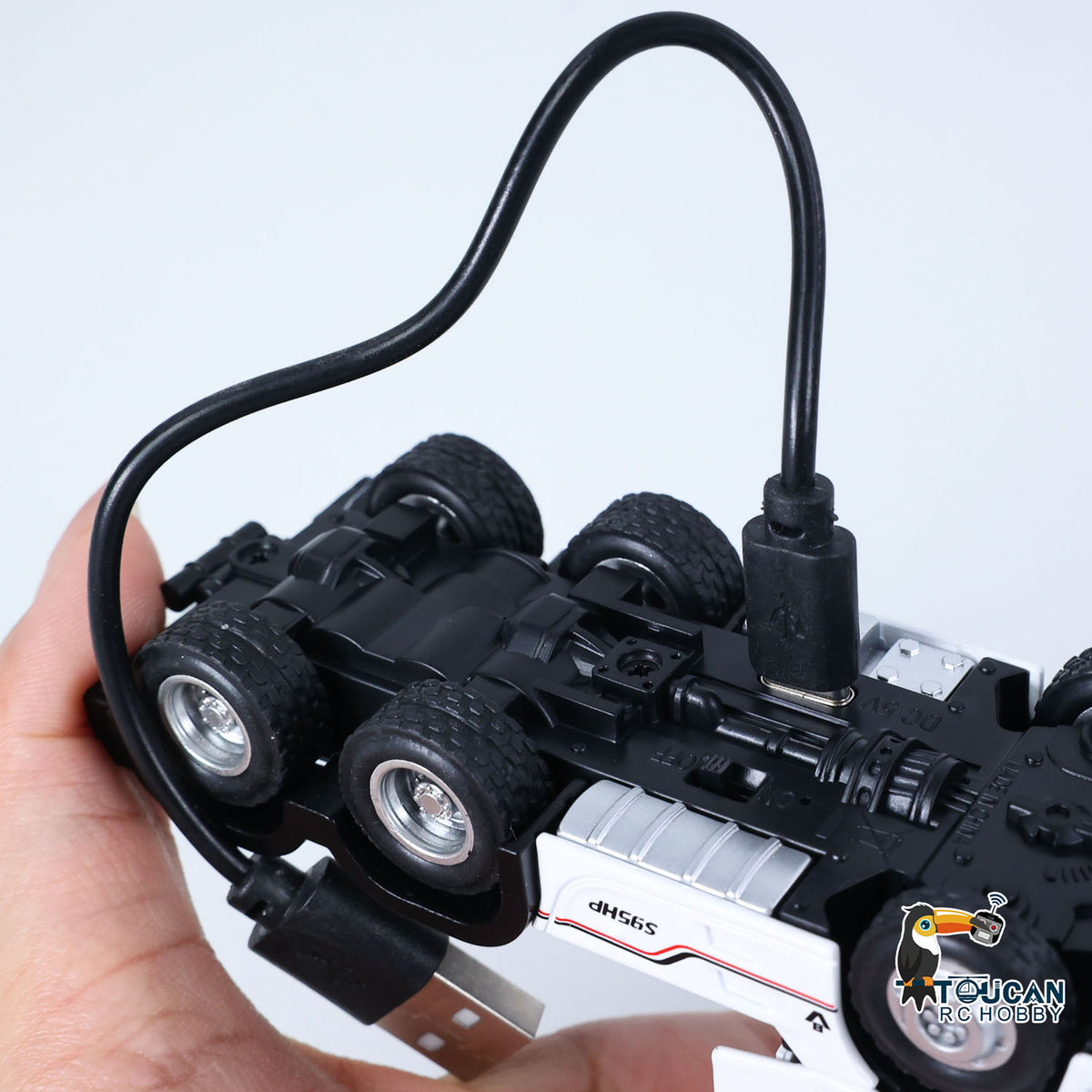 TOUCAN RC HOBBY HUINA 1/64 Remote Control Drift Tractor Truck 9900 W/ 3Axle Plastic Semi Flatbed Trailer RTR Lights Effect Manual Support Legs