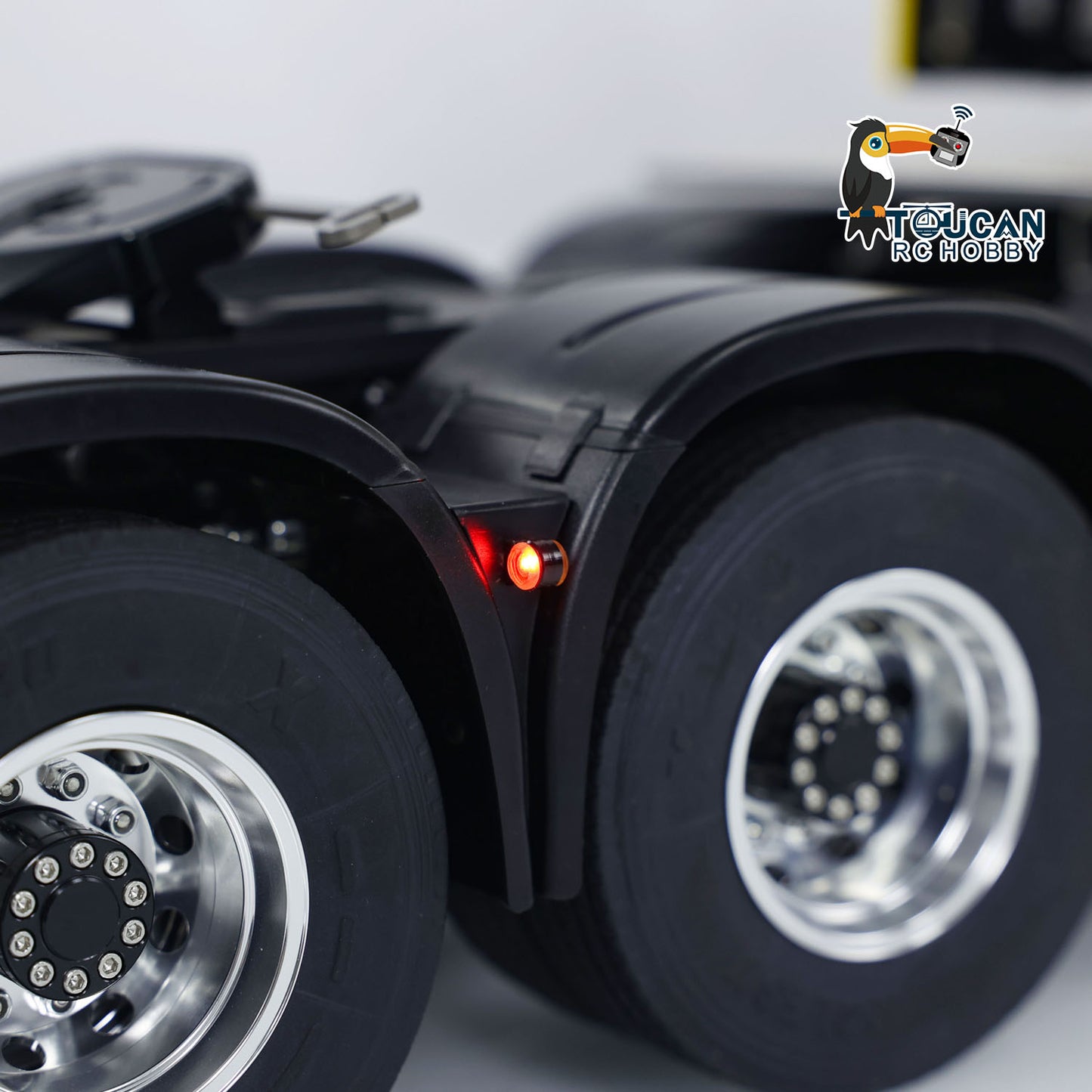 TOUCAN Lackiertes, zusammengebautes 8X8-Metall-Schwerfahrgestell 1/14 RC-Sattelzug-Funksteuerungsauto-Modell mit Licht und Ton