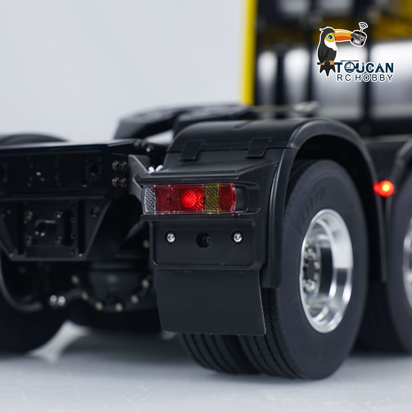 TOUCAN Lackiertes, zusammengebautes 8X8-Metall-Schwerfahrgestell 1/14 RC-Sattelzug-Funksteuerungsauto-Modell mit Licht und Ton