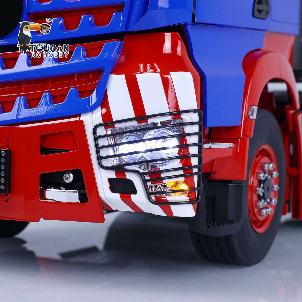 1/14 TOUCAN Lackiert 8x8 RC Sattelzugmaschine Funkgesteuerte Autos Modell Schwermetallchassis Raucheinheit Tonlicht
