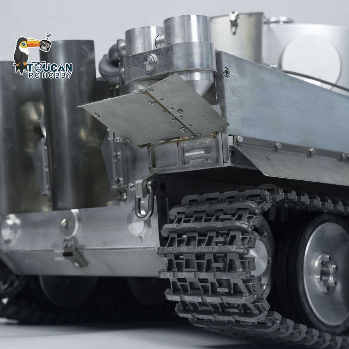 Henglong 2.4G 1/8 Full Metal German Tiger I RTR RC Tank 3818 Model FPV 360 Degrees Turret Barrel Recoil BB IR Smoke Sound Light