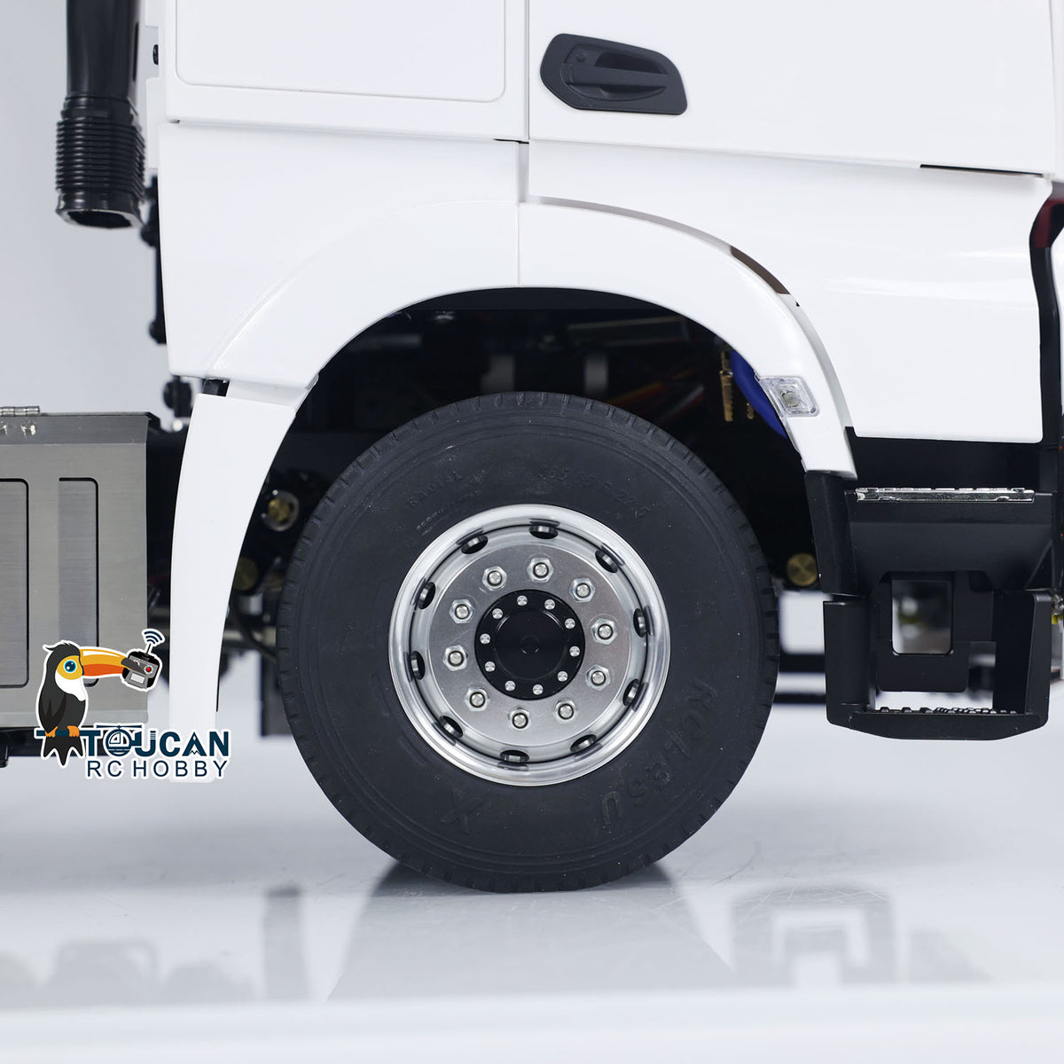 1/14 TOUCAN RC HOBBY RC Tractor Truck 6x6 Metal Chassis Radio Control Car Model Painted Assembled Smoke Light Sound System