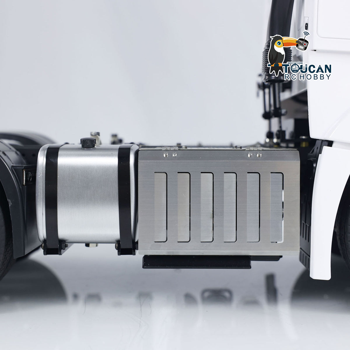 1/14 TOUCAN RC HOBBY RC Tractor Truck 6x6 Metal Chassis Radio Control Car Model Painted Assembled Smoke Light Sound System