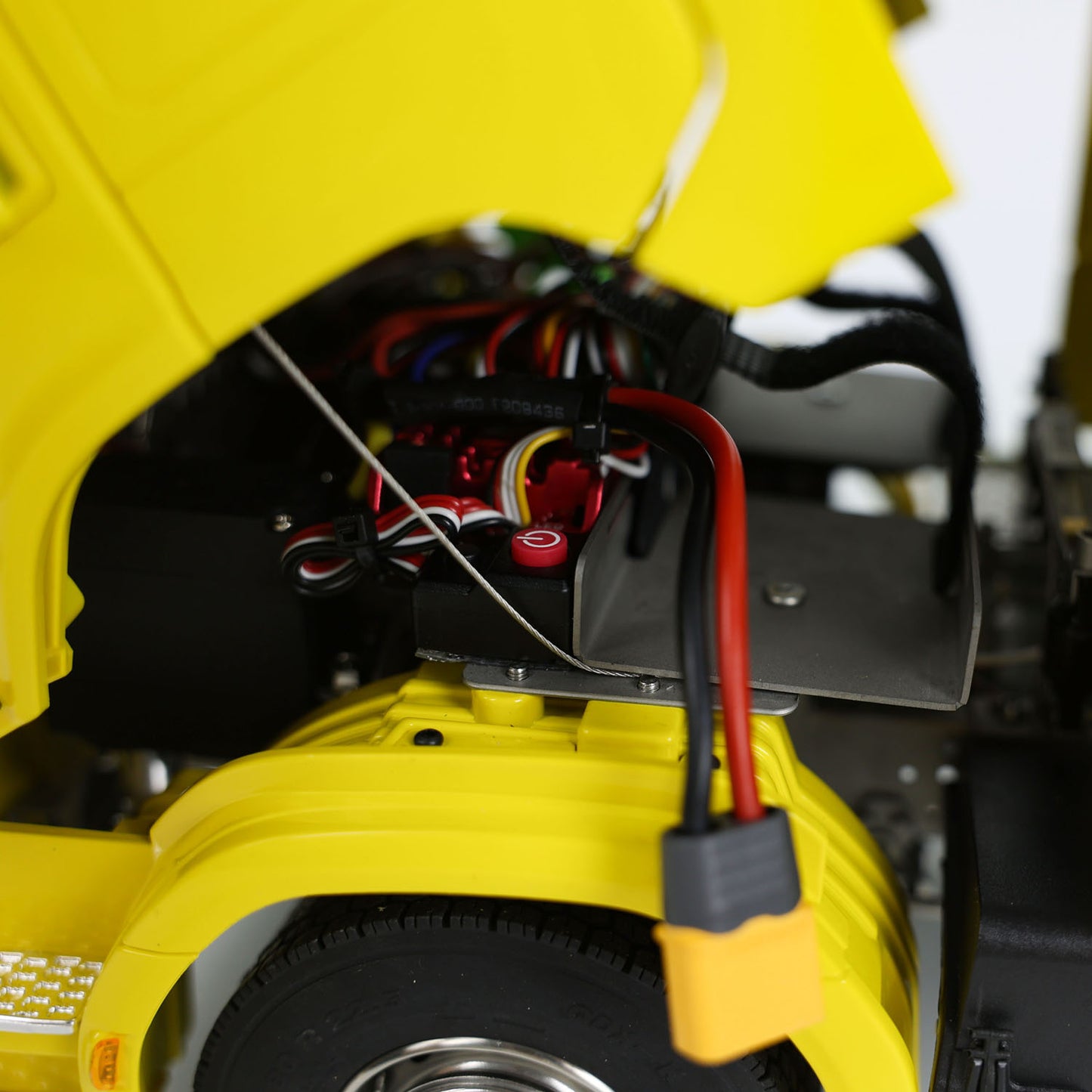 770S 1/14 RC Sattelzugmaschine 8x8 RTR Elektroauto Vollmetallchassis 3-Gang-Getriebe mit Differentialsperrenachsen