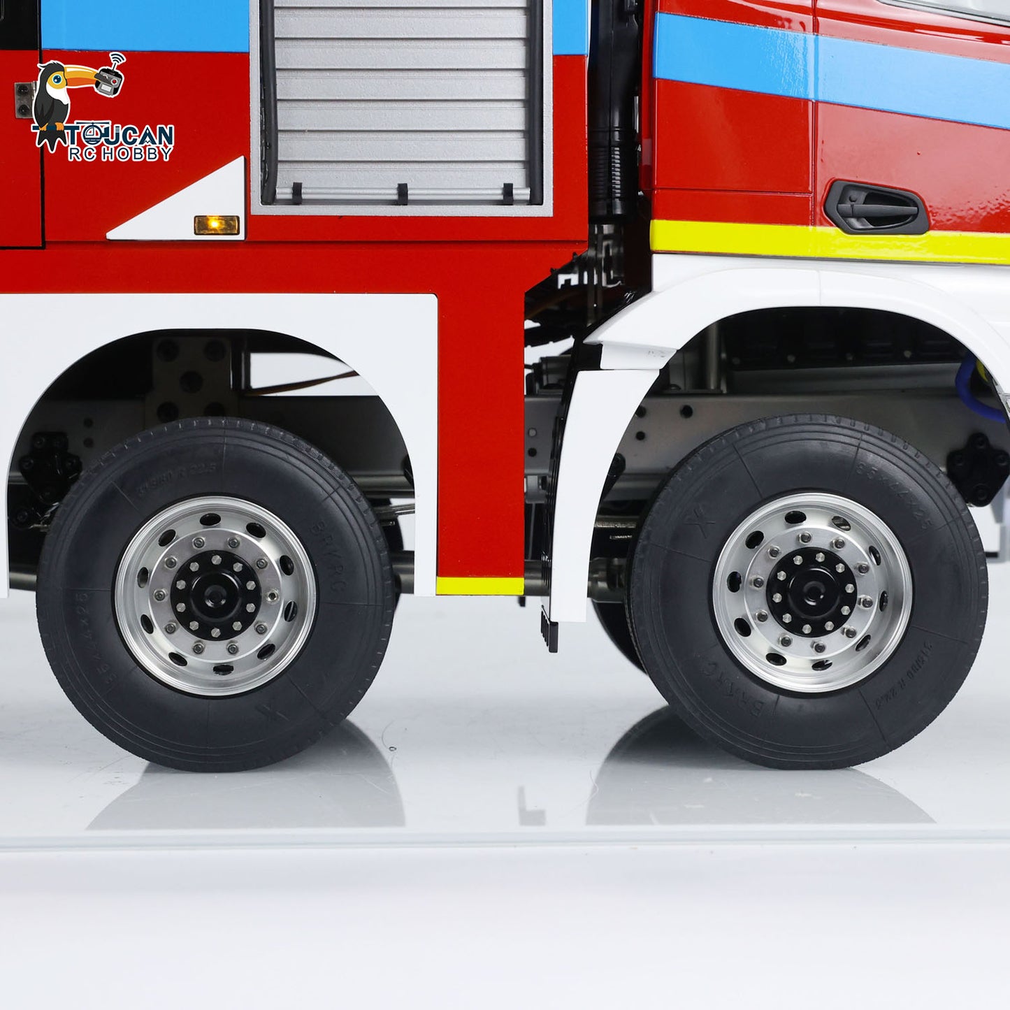 1/14 RC Feuerwehrauto 8x8 Funkgesteuertes Feuerwehrauto mit Licht und Sound Metallchassis 3-Gang-Getriebe Beleuchtungs- und Soundsystem