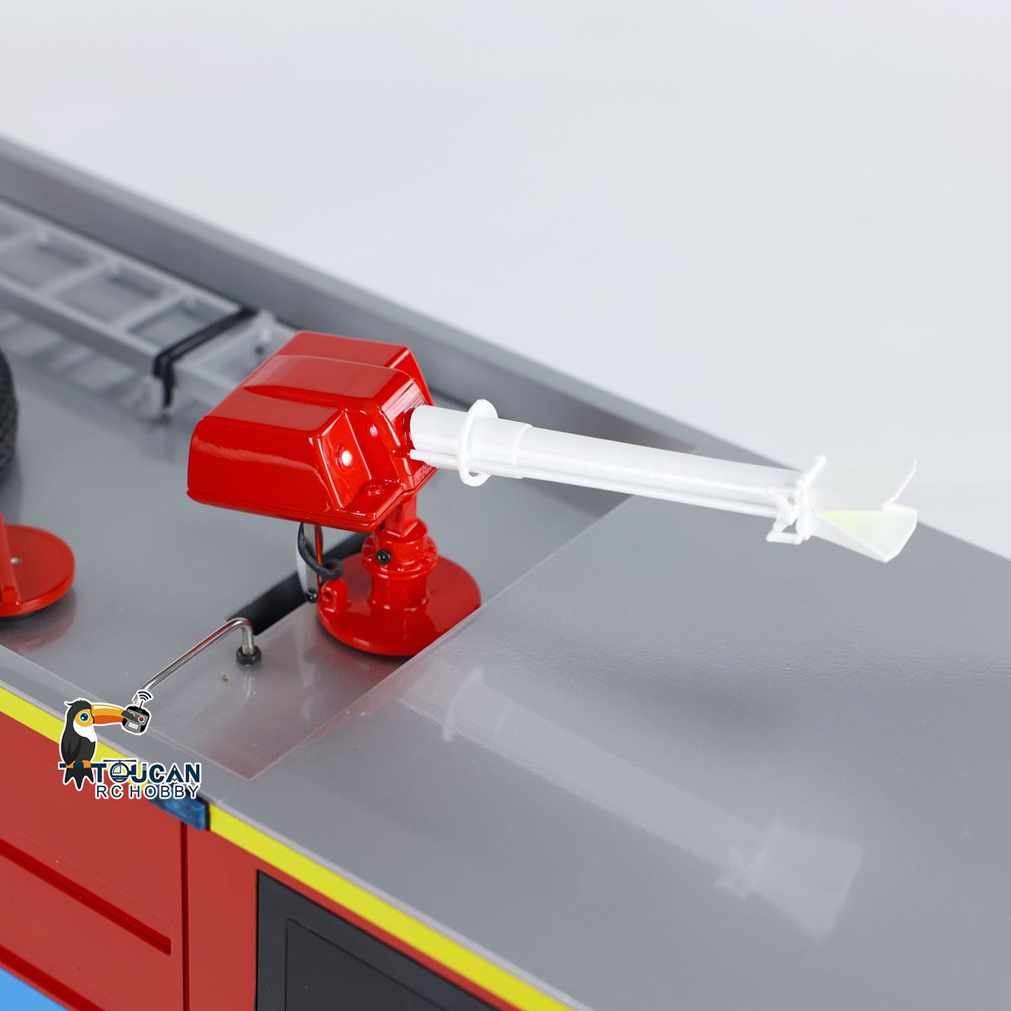 1/14 RC Feuerwehrauto 8x8 Funkgesteuertes Feuerwehrauto mit Licht und Sound Metallchassis 3-Gang-Getriebe Beleuchtungs- und Soundsystem