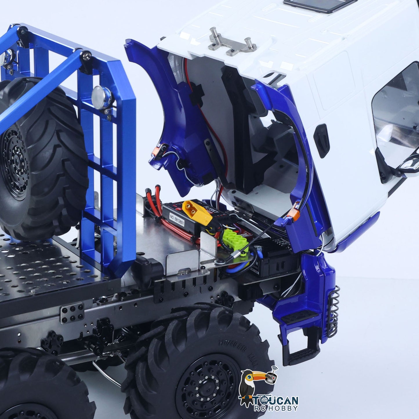 1/14 8X8 RC Rock Crawler BZ 3363 Funkgesteuertes Geländewagen-Modell mit Achsverriegelung, fließendem Wasserlicht, Heckwinde, keine Batterie