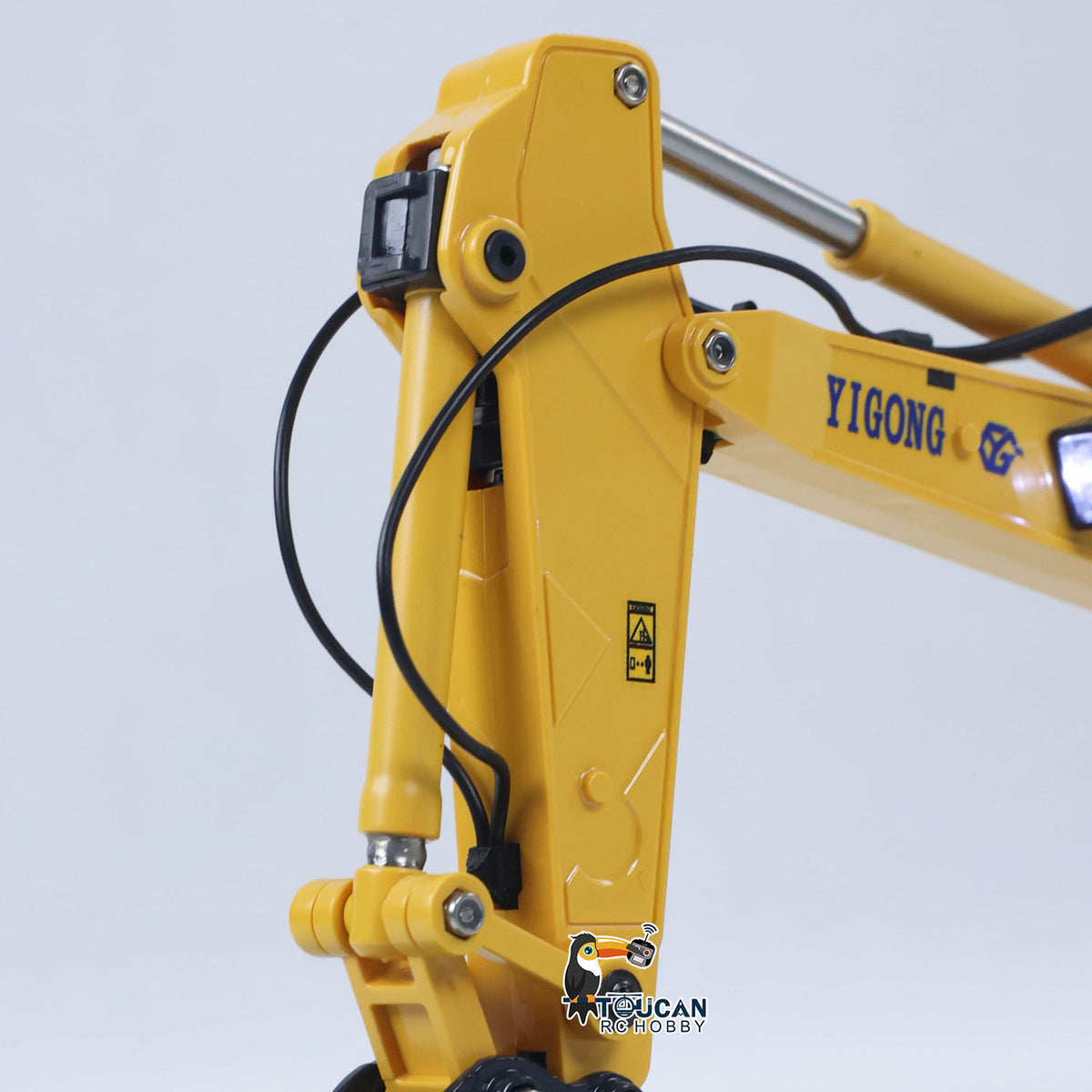 Fast  Free Shipping  1/50 RC Digger PC520 Electric Lifting Radio Control Excavator Engineering Vehicle Metal Tracks Lights Sound Small Toy