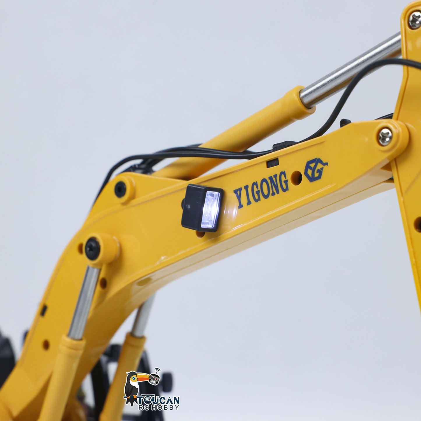 Fast  Free Shipping  1/50 RC Digger PC520 Electric Lifting Radio Control Excavator Engineering Vehicle Metal Tracks Lights Sound Small Toy