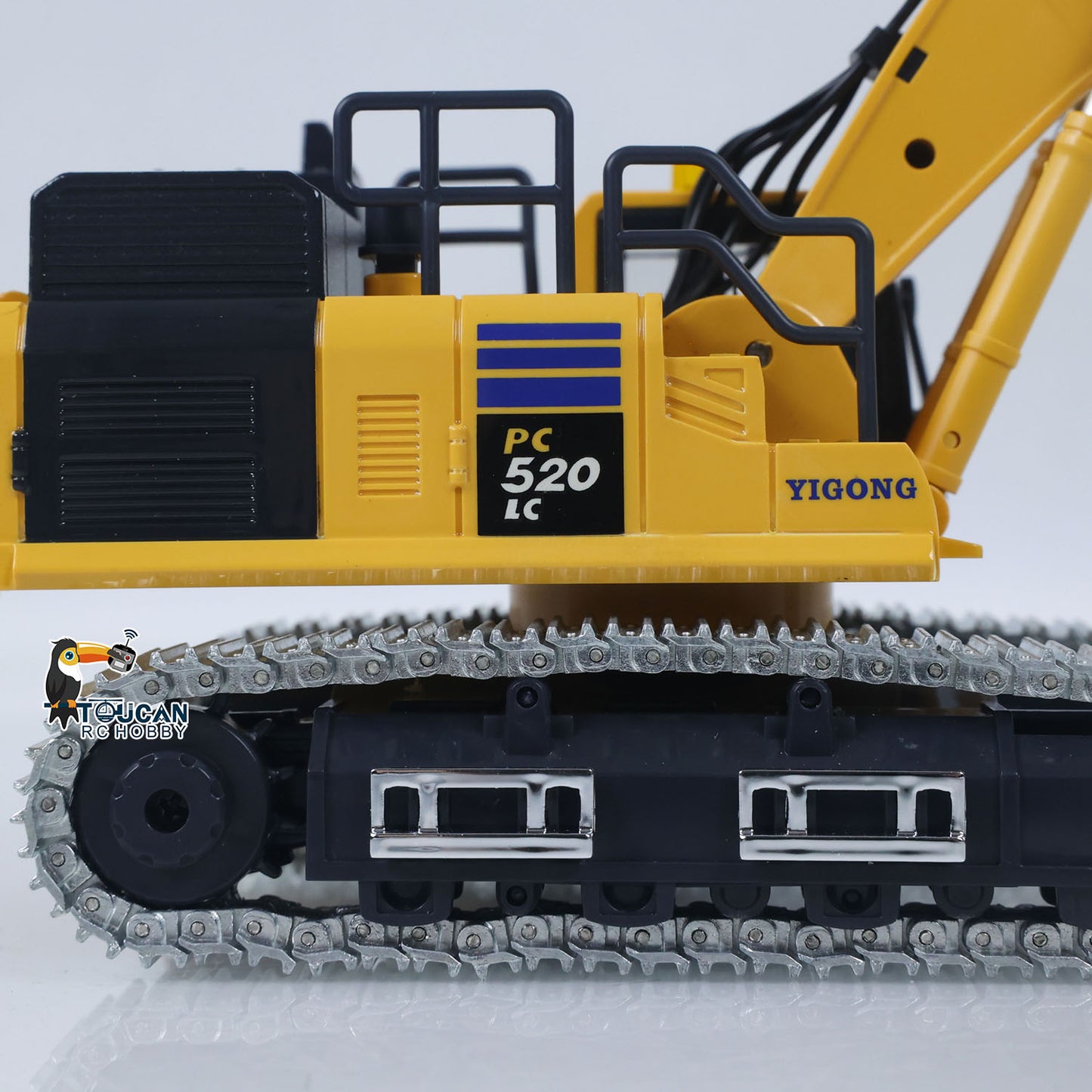 Fast  Free Shipping  1/50 RC Digger PC520 Electric Lifting Radio Control Excavator Engineering Vehicle Metal Tracks Lights Sound Small Toy