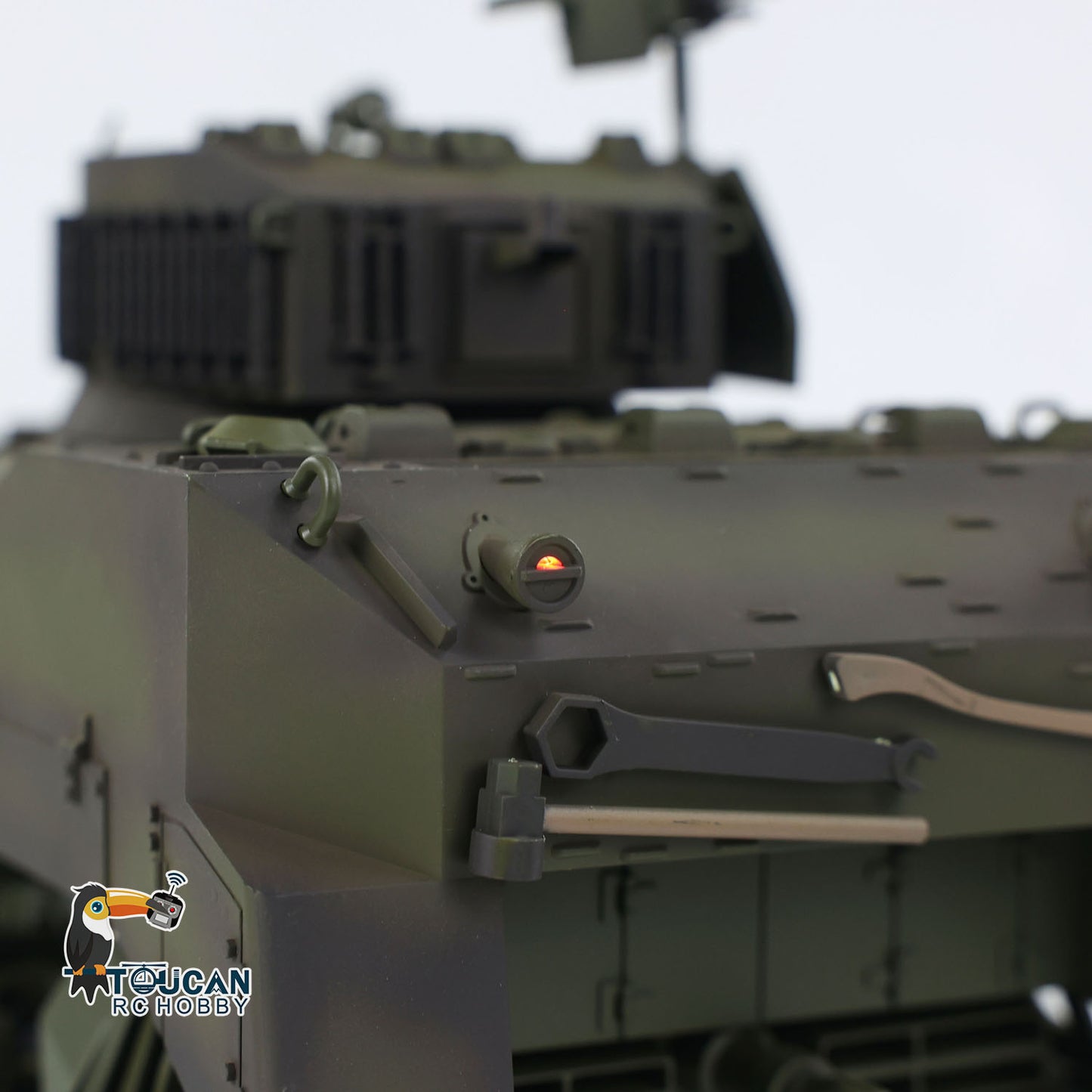 1/16 RC RTR-Panzer US M5A1 Stuart VI, ferngesteuerter leichter Panzer mit 360 Grad drehbarem Funkgerät mit zwei Batterien