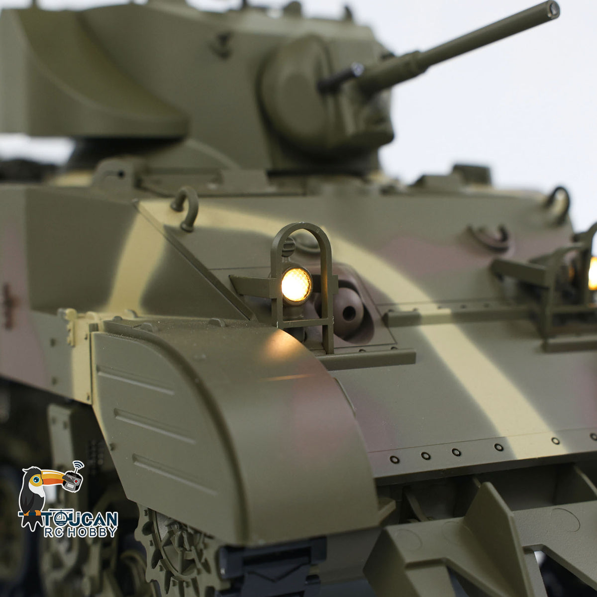1/16 RC RTR-Panzer US M5A1 Stuart VI, ferngesteuerter leichter Panzer mit 360 Grad drehbarem Funkgerät mit zwei Batterien