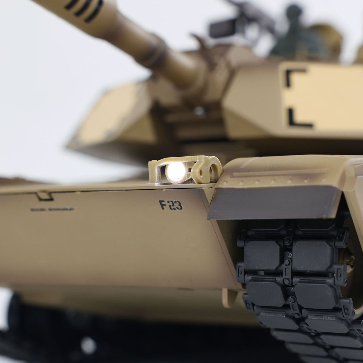 Henglong 1/16 2.4G TK7.0 Plastic USA Abrams M1A2 3918 RTR RC Tank Military Vehicle Model with BB IR Smoke Sound Light Metal Barrel