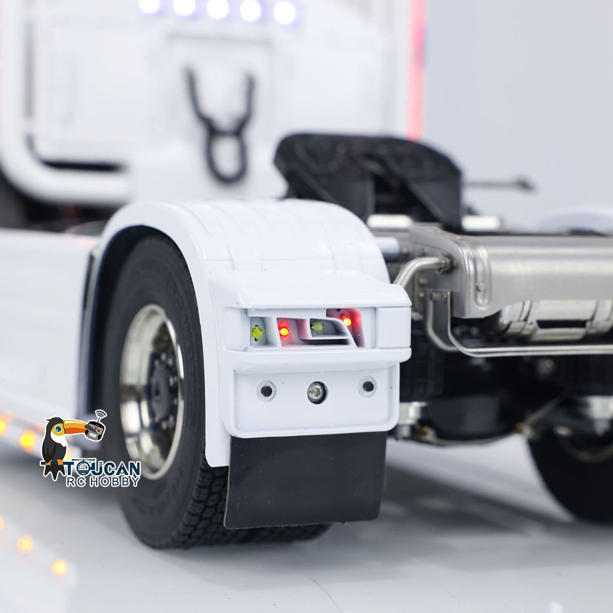 1/14 RC Sattelzugmaschine 4x4 RTR Transportfahrzeug Metallchassis R730 Smoke 3-Gang Zusammengebauter LKW