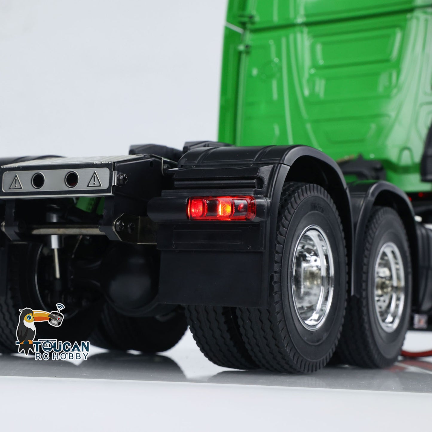 1/14 3-Achsen RC Sattelzugmaschine TOUCAN Lackiert Zusammengebaut 6x4 3363 Ferngesteuerter LKW RTR Modell ST8 Funkbatterie