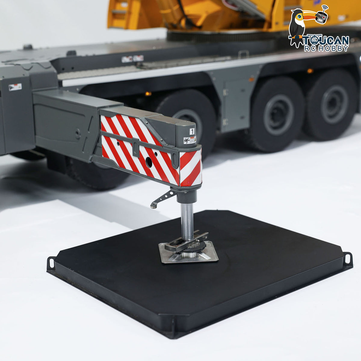 TOUCAN RC HOBBY Eyewhale D1350 1/14 Metal RC Hydraulic Mobile Crane Truck Heavy Machine FlySky PL18EV Remote Controller for Indoor Play