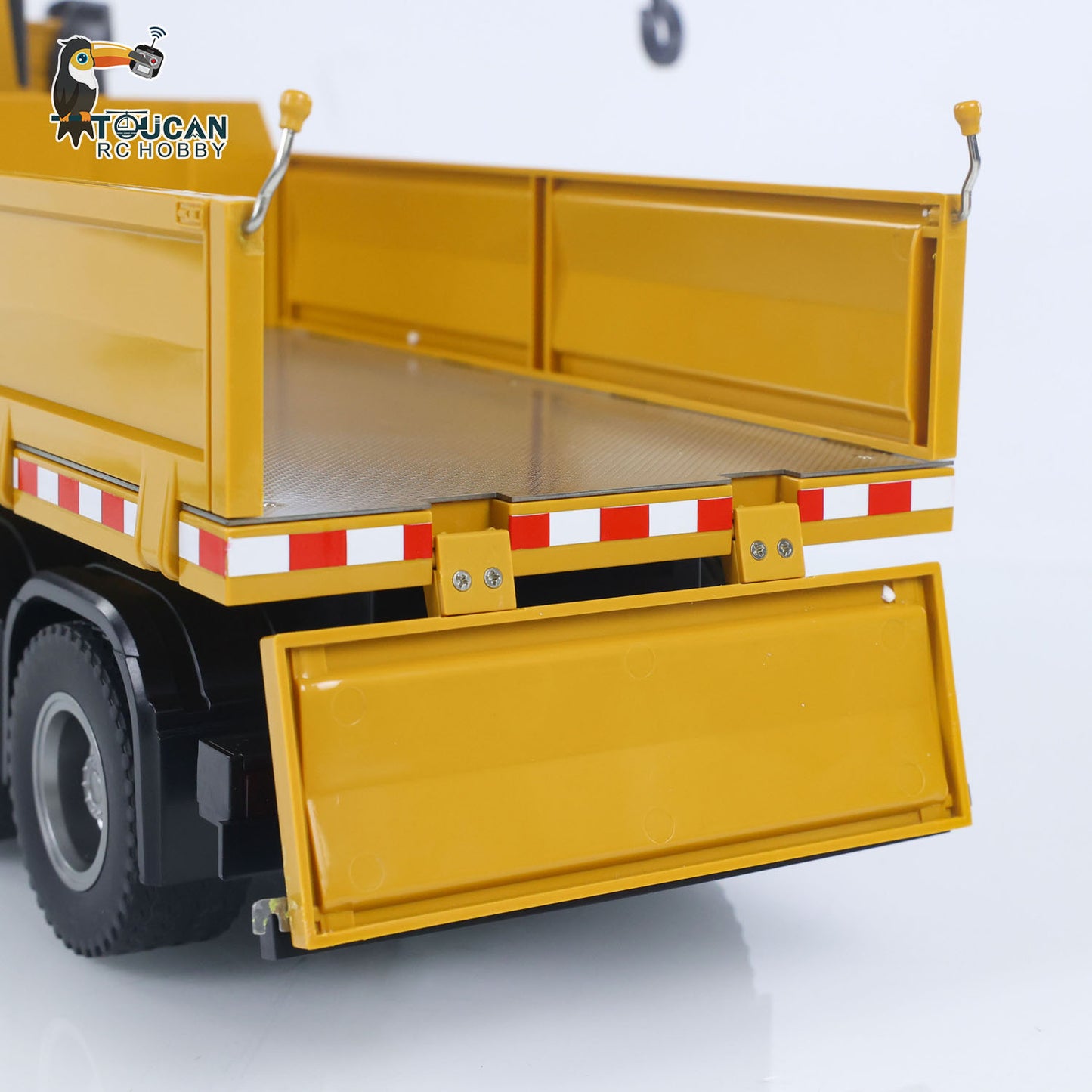 HUINA 1538 RC 1/14 Holzgreifer-LKW-Kipper-Modell Spielzeug 2,4G Radio 1200MAH Batterie Simulationsfahrzeug Hobbymodell Zusammengebaut