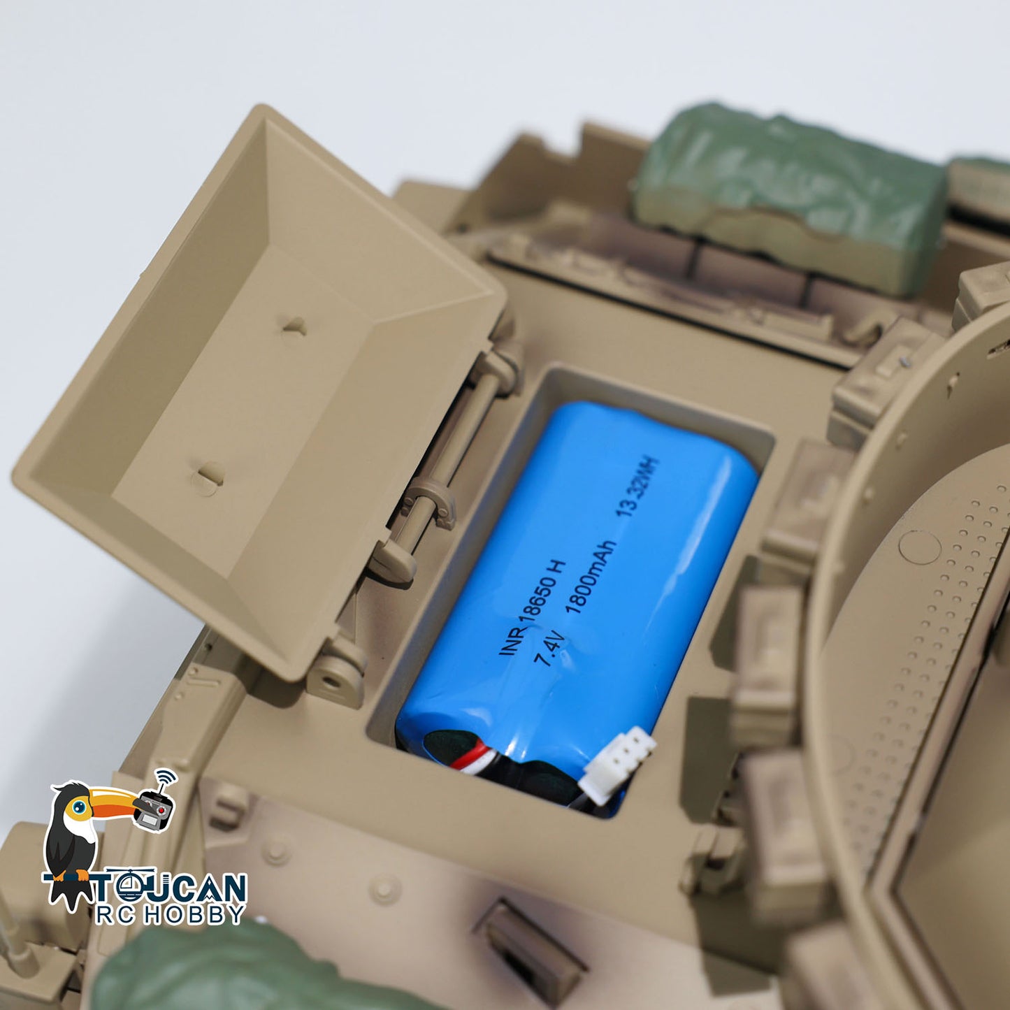 TD 1/16 Militär-RC-Panzer M2A2 Funkgesteuerte Panzer-Kampffahrzeuge Bradley Metallketten lackiert und montiert 44 * 20,8 * 20 cm