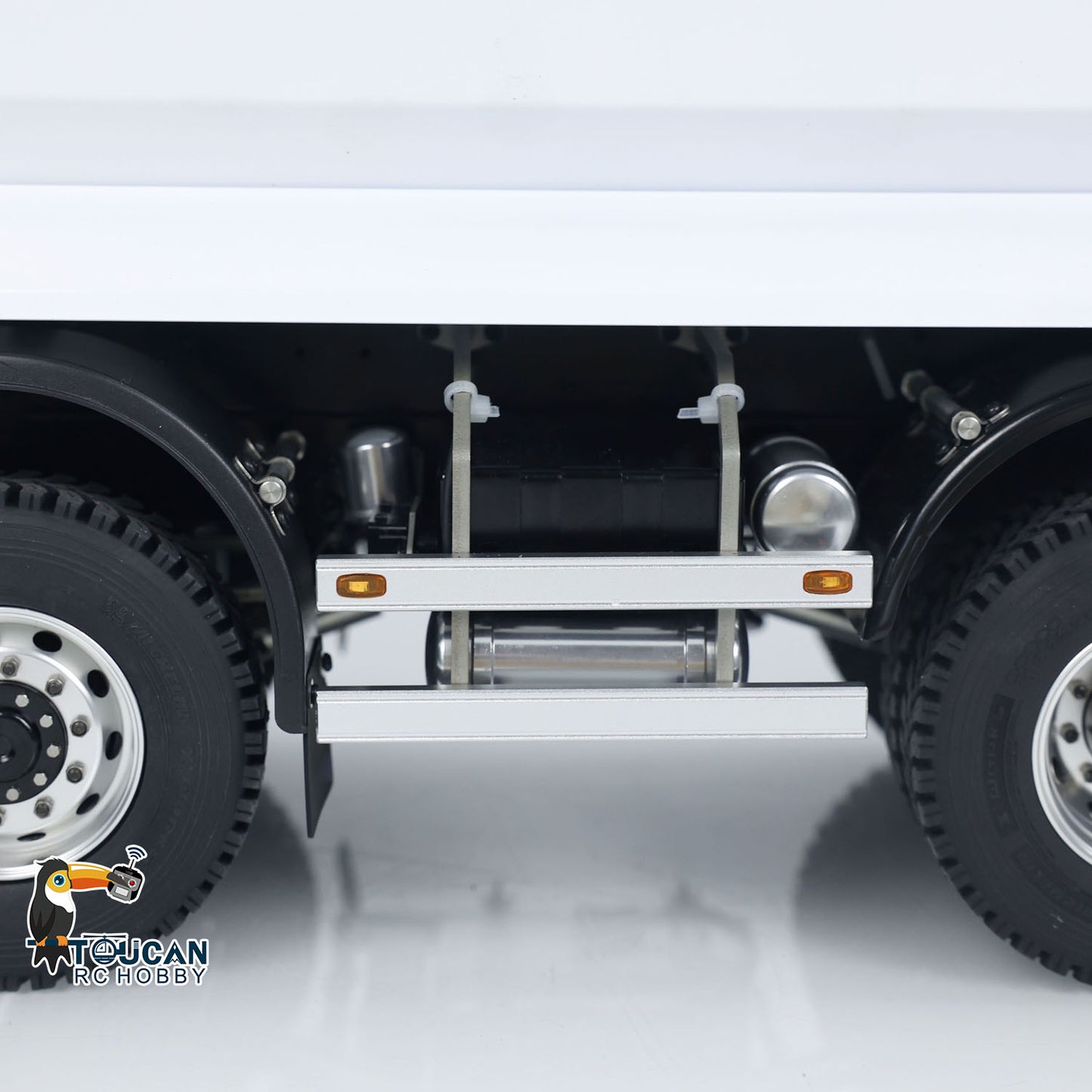 MD 8x8 1/14 Metal Hydraulic Dump Tipper Truck CNC 2-Speed Transmission Differential Lock Axles Sound Light System FlySky ST8 Remote Controller