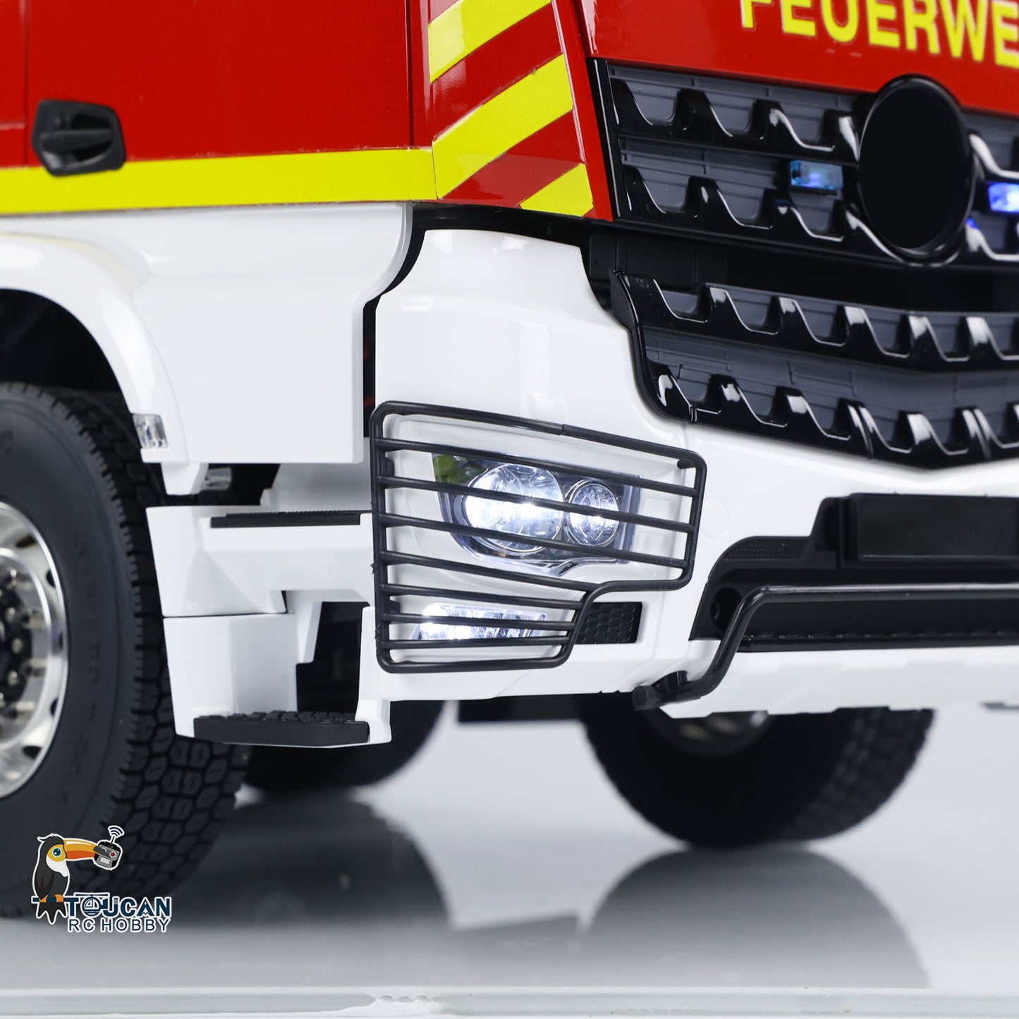 TOUCAN RC HOBBY 1/14 Metal Chassis 8x4 Radio Control Snozzle High-reach Extendable Turret Fire Truck RTR PNP Options