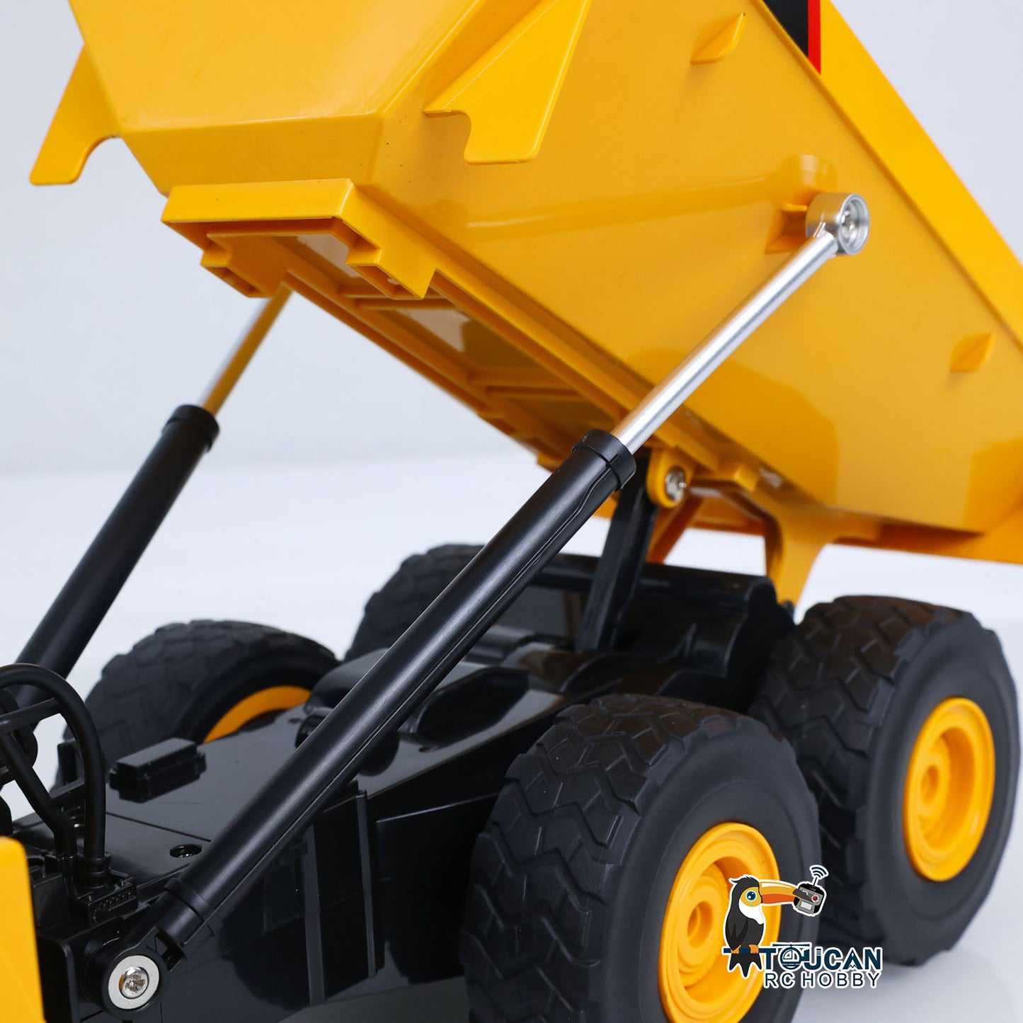 HUINA 1/16 Half Metal Electric Remote Control Dump Truck 553 RC Construction Vehicle Tipper Lights Sounds Effect RTR Model