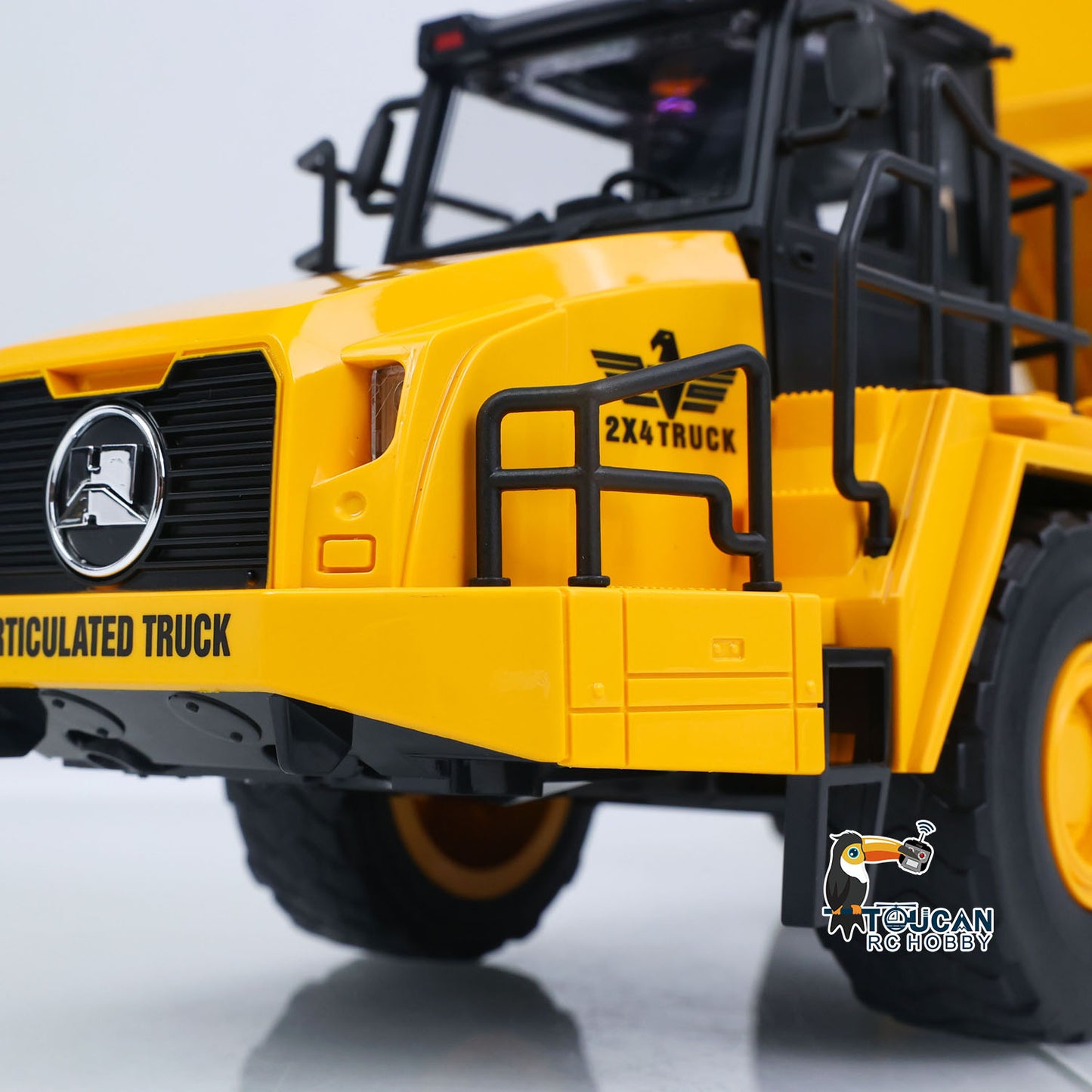 HUINA 1/16 Half Metal Electric Remote Control Dump Truck 553 RC Construction Vehicle Tipper Lights Sounds Effect RTR Model
