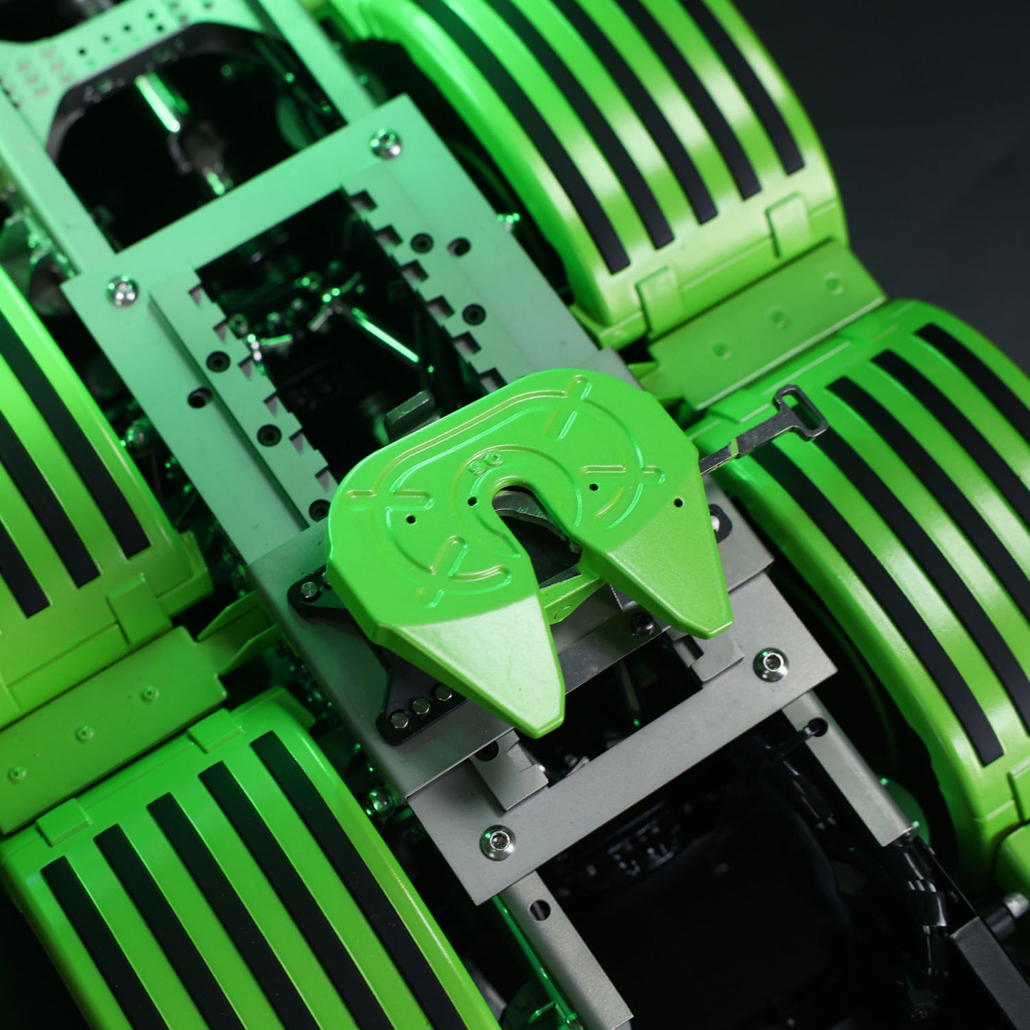 8x8 Metallchassis 1/14 RC Sattelzugmaschine 770S Funkfernsteuerung LKW ST8 Sender Batterie RTR Warnleuchten Scheinwerfer Magnetdach