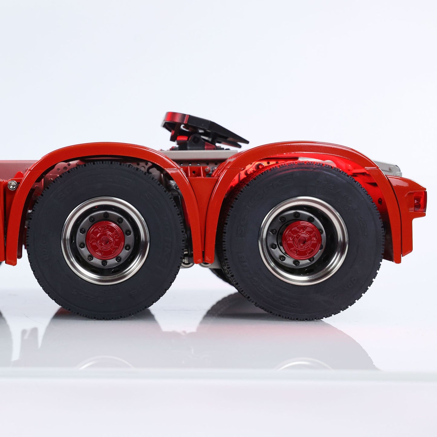 1/14 RC Sattelzugmaschine 770S 8x8 Metallchassis Fernbedienung LKW Sperrdifferential 3-Gang-Kabinenfederung Raucher ST8 Batterie