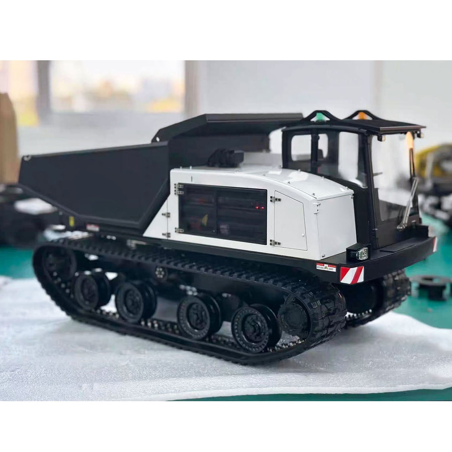 Super Frog T14R Panther 1/14 RC Hydraulischer Raupen-Muldenkipper Fernbedienung Metallkettenkipper Baufahrzeuge Frsky X14
