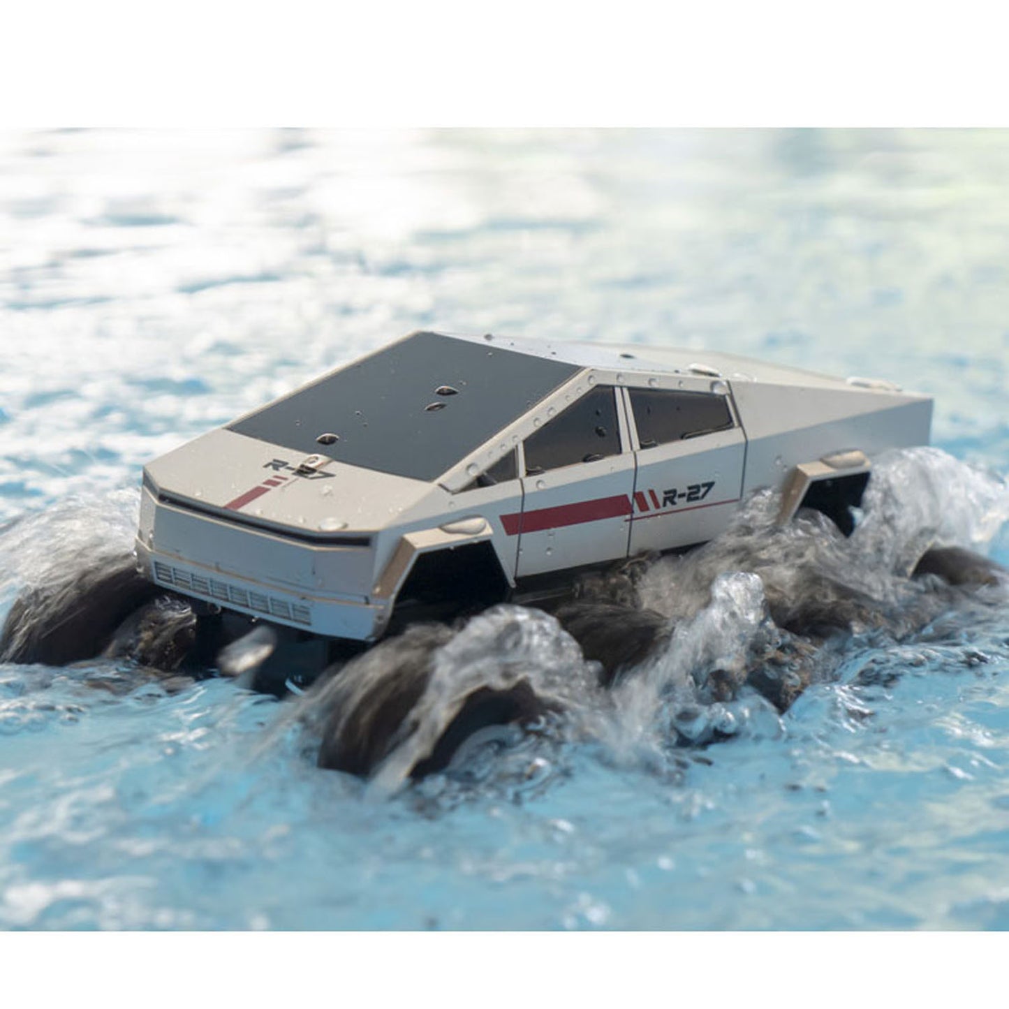 1/18 2,4G RC Pickup Truck Modell Q218 8*8 Amphibisches Geländewagen-Stuntfahrzeug mit 360-Grad-Drehung und RTR-Batterie
