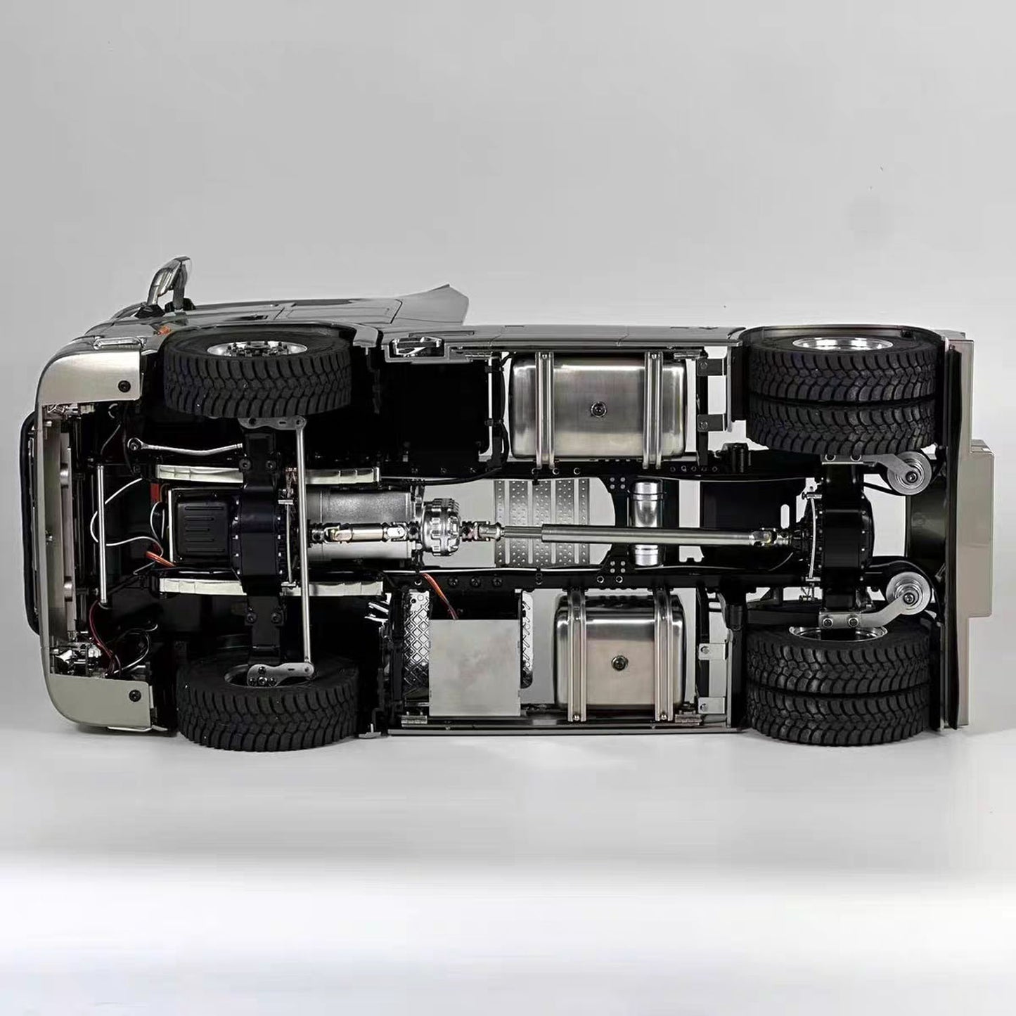 1/14 Remote Control Tractor Truck 770S Differential Locks 2Speed Gearbox 4WD RC Lorry Car for Trailer Lights Sounds